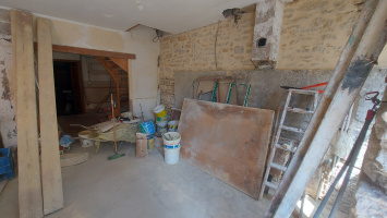 Saint-Robert : maison à rénover avec courette. - Photo 3