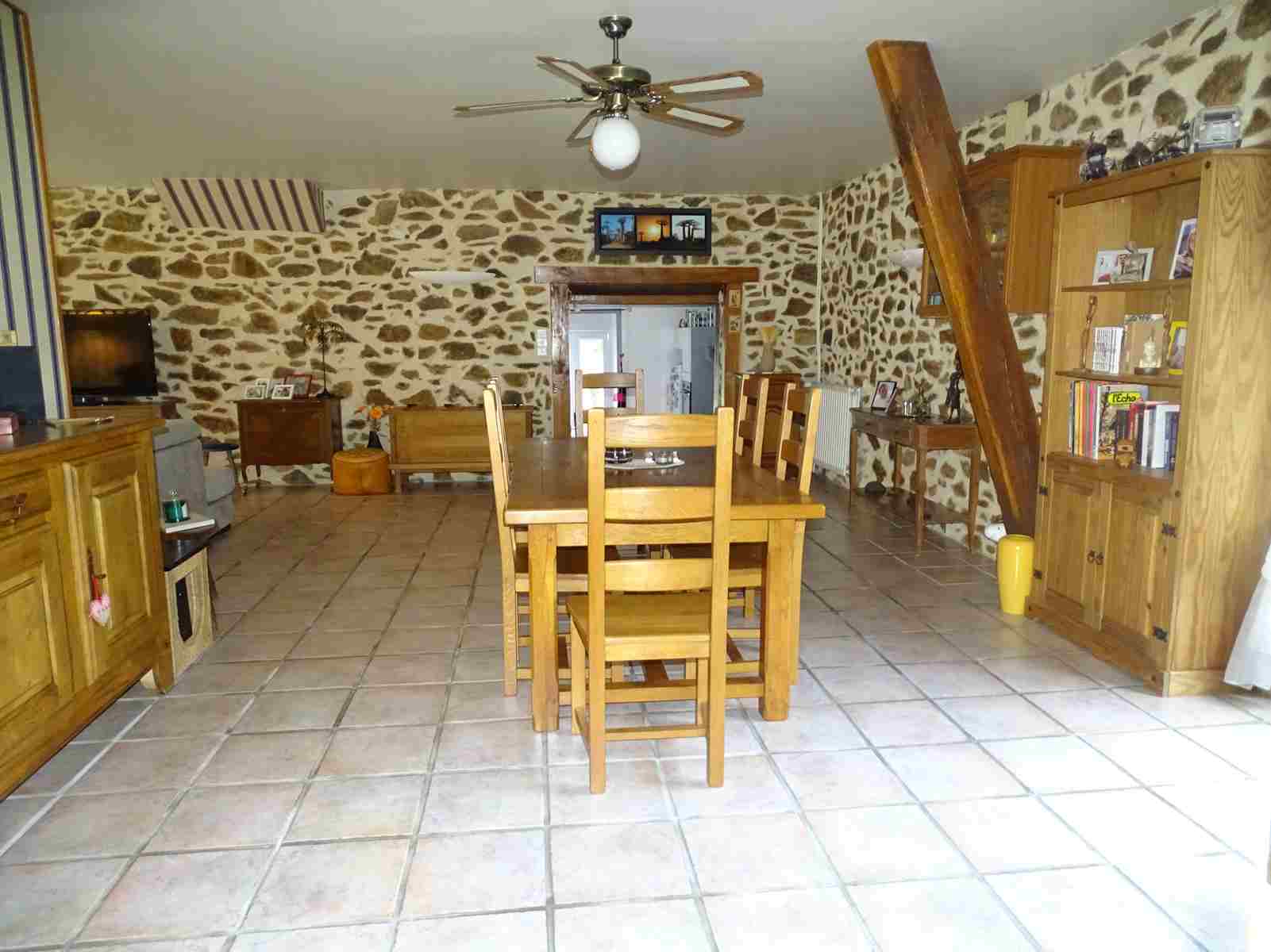 Maison familiale avec dépendances - Photo 3