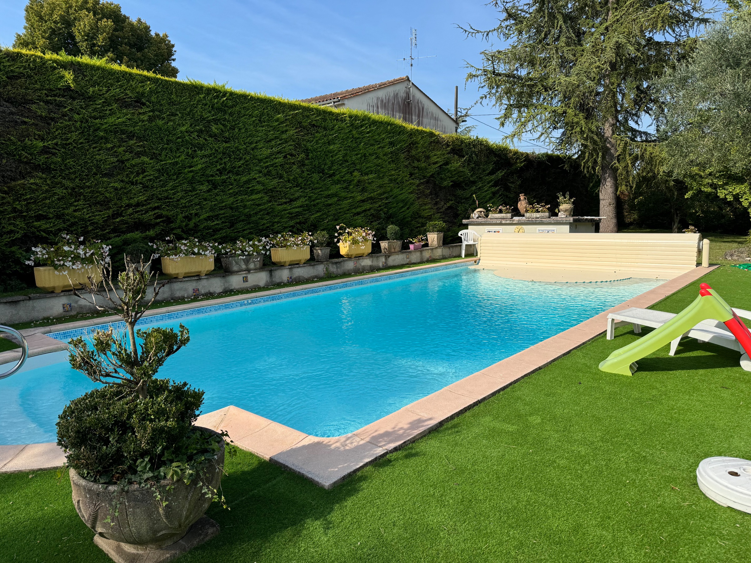Ensemble immobilier 407 m² - Terrain 3000 m² - piscine - Photo 2