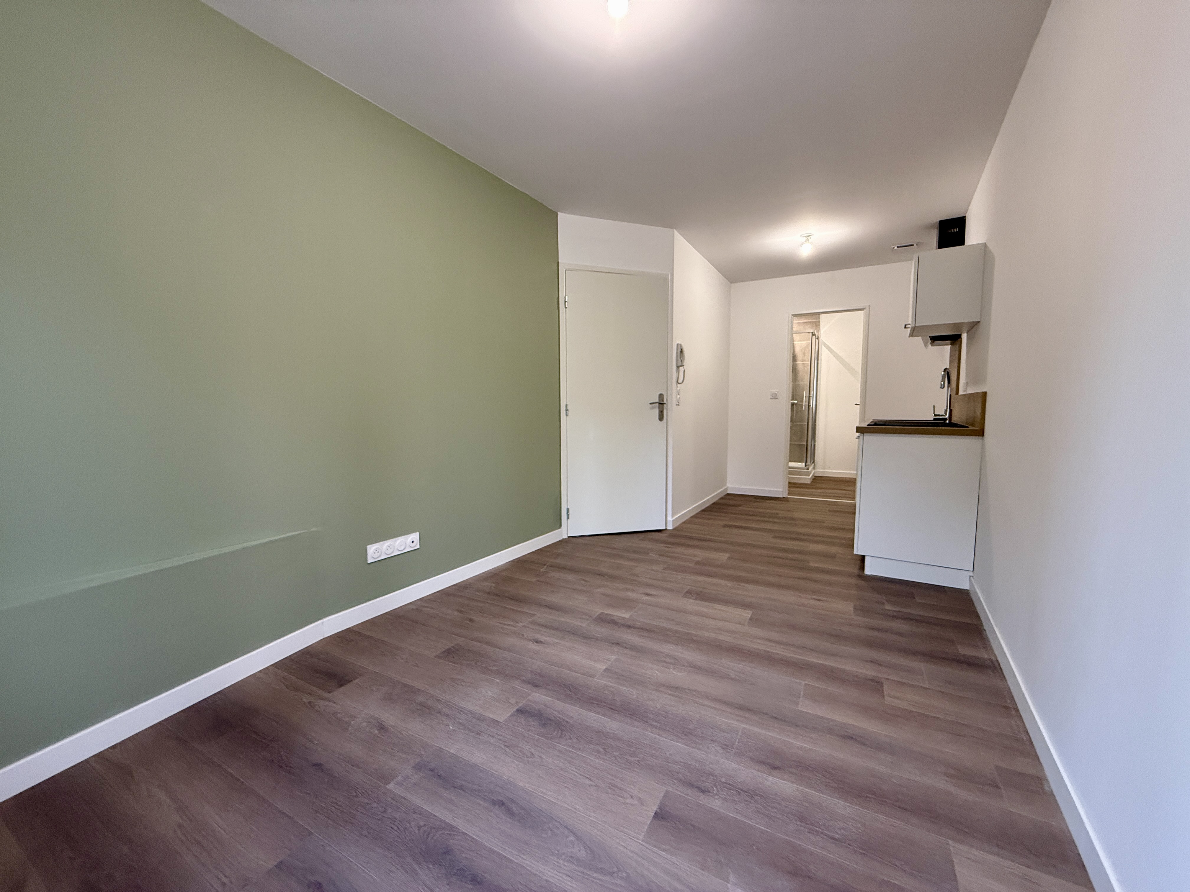 Photo 4 - Studio
