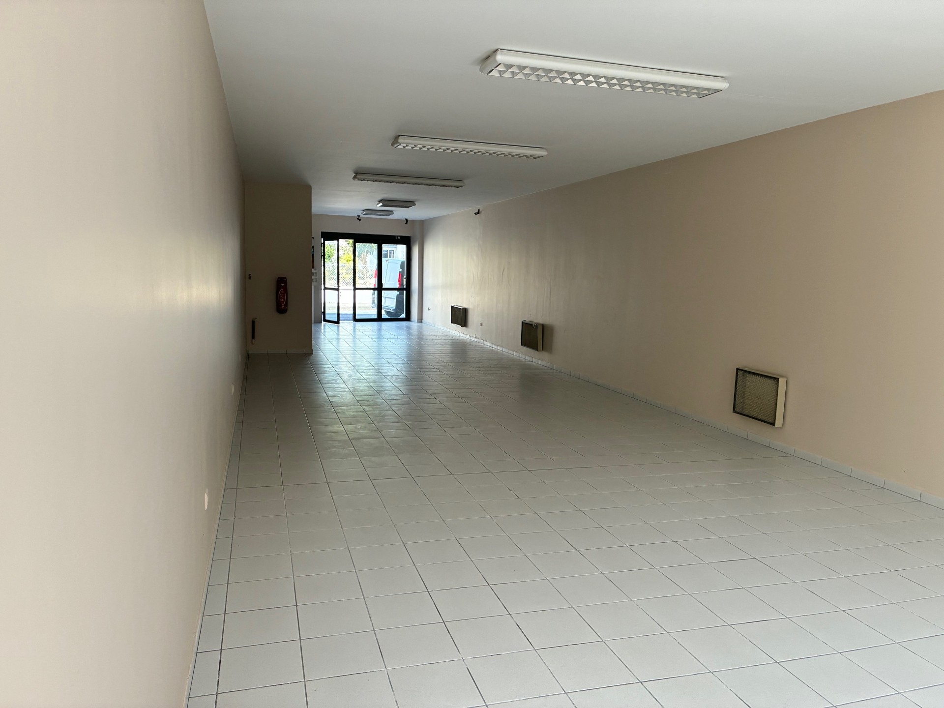 Photo 2 - IMMEUBLE