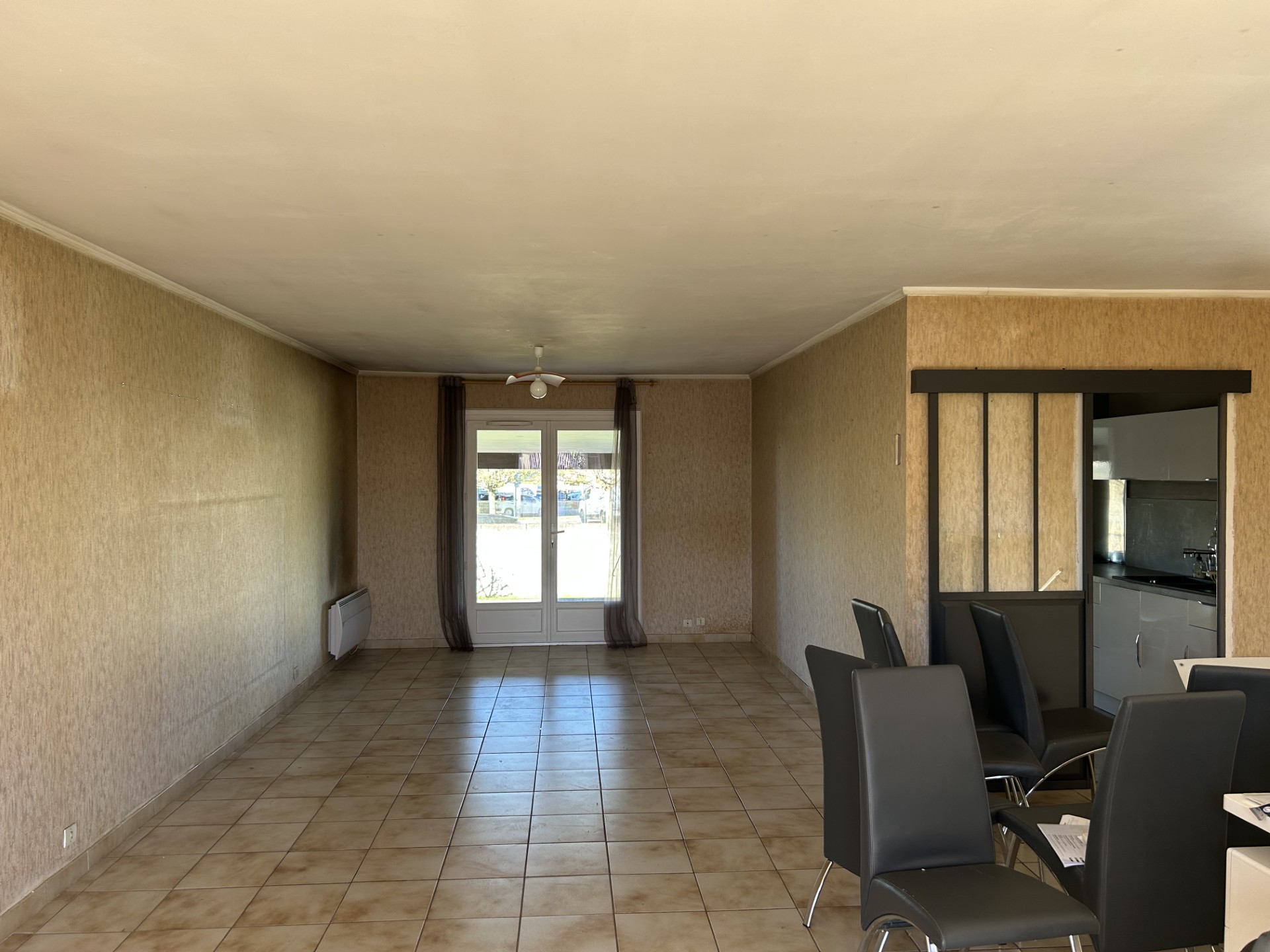 Maison mitoyenne par le garage avec jardin - Photo 2