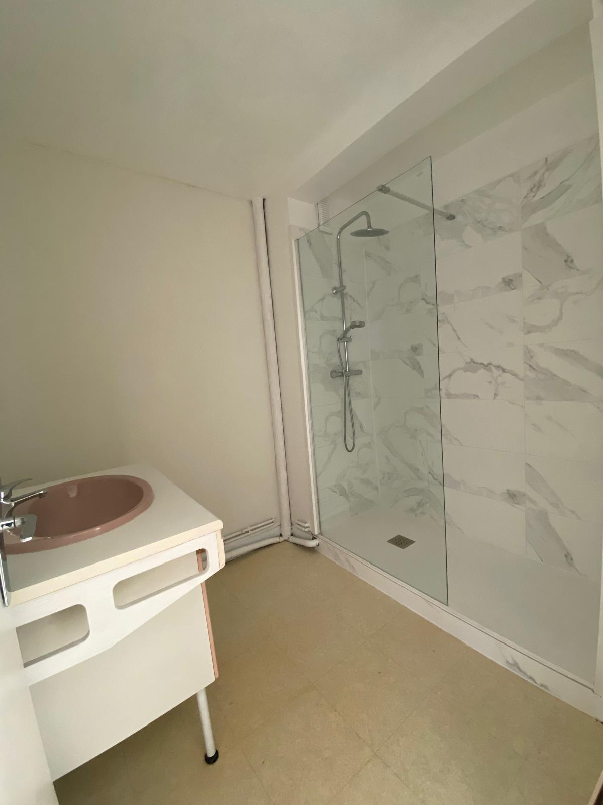 Photo 2 - Appartement Type 3 – 77 m2 – Balcon – Parking – Cave