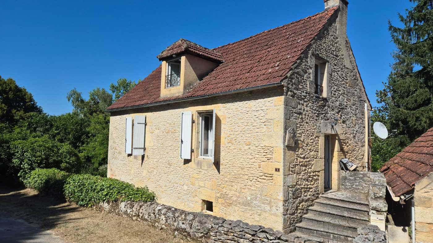 CHARMANTE MAISON EN PIERRE AVEC TERRASSE ET JARDIN DANS HAMEAU PAISIBLE EN DORDOGNE - Photo 3