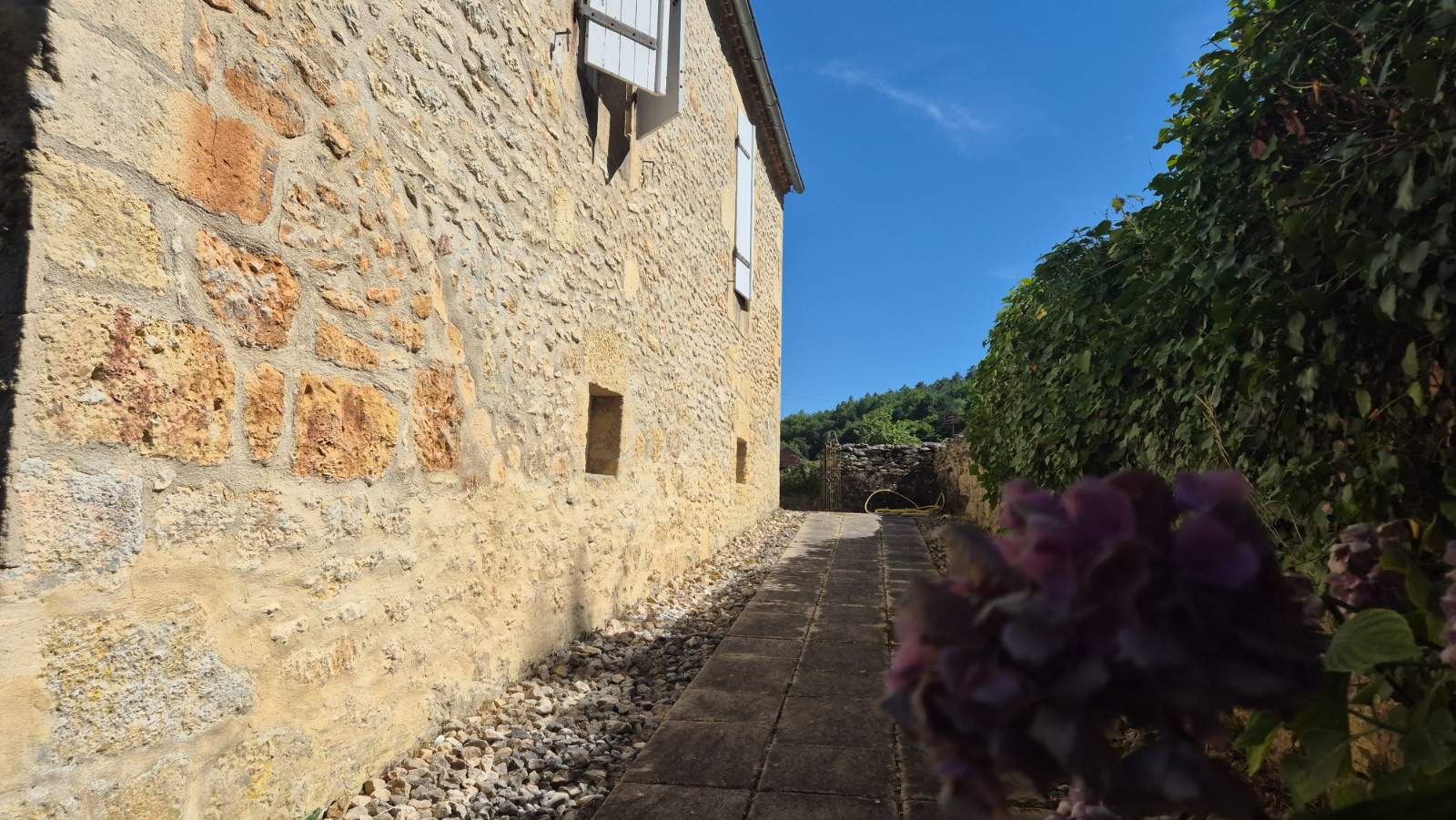 Photo 4 - CHARMANTE MAISON EN PIERRE AVEC TERRASSE ET JARDIN DANS HAMEAU PAISIBLE EN DORDOGNE