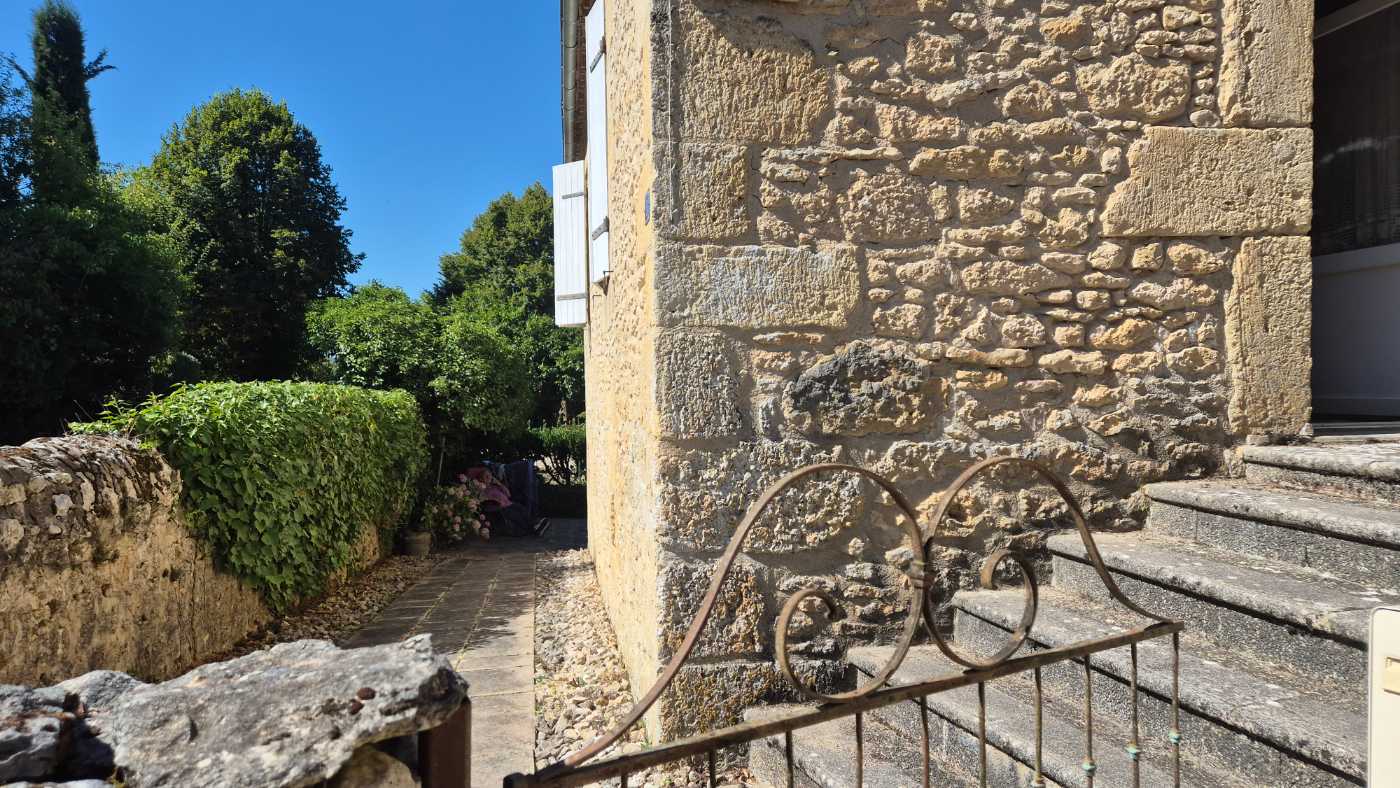 Photo 5 - CHARMANTE MAISON EN PIERRE AVEC TERRASSE ET JARDIN DANS HAMEAU PAISIBLE EN DORDOGNE