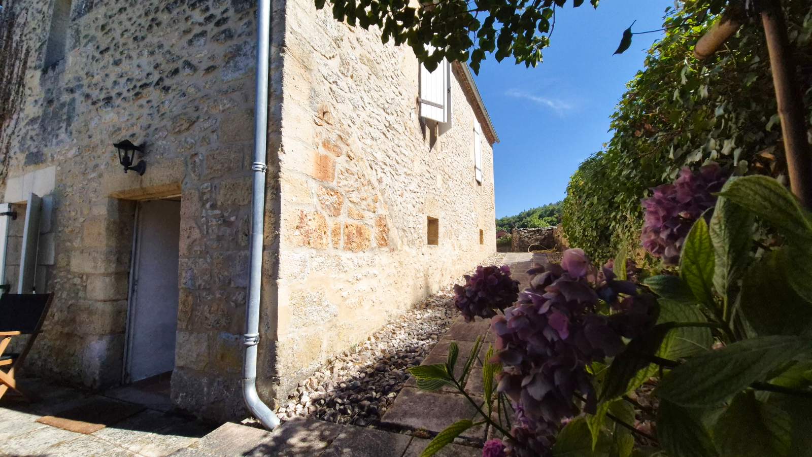 Photo 7 - CHARMANTE MAISON EN PIERRE AVEC TERRASSE ET JARDIN DANS HAMEAU PAISIBLE EN DORDOGNE