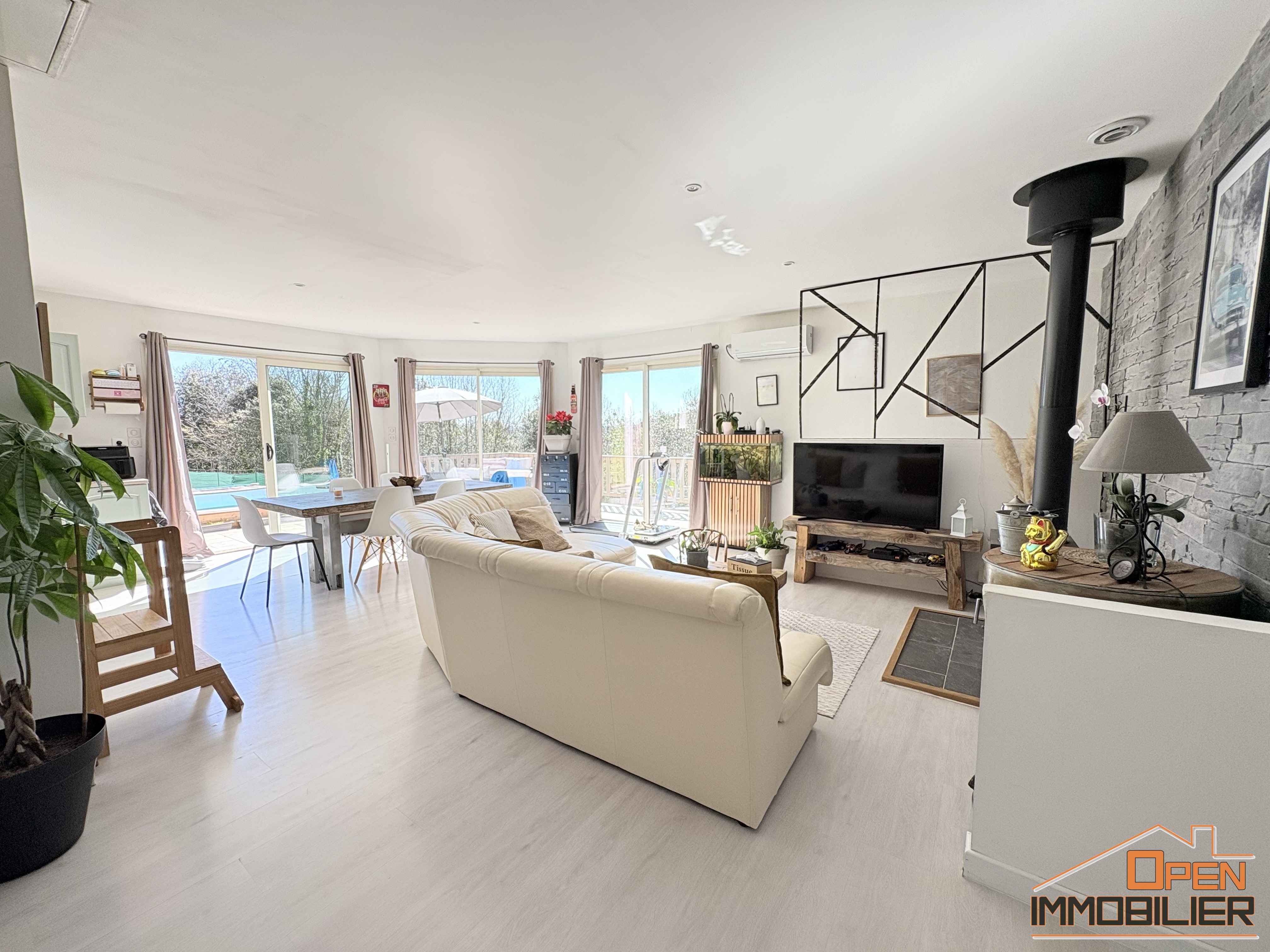 Maison 157m² - 8 pièces - Terrain 1 513m² - Photo 2