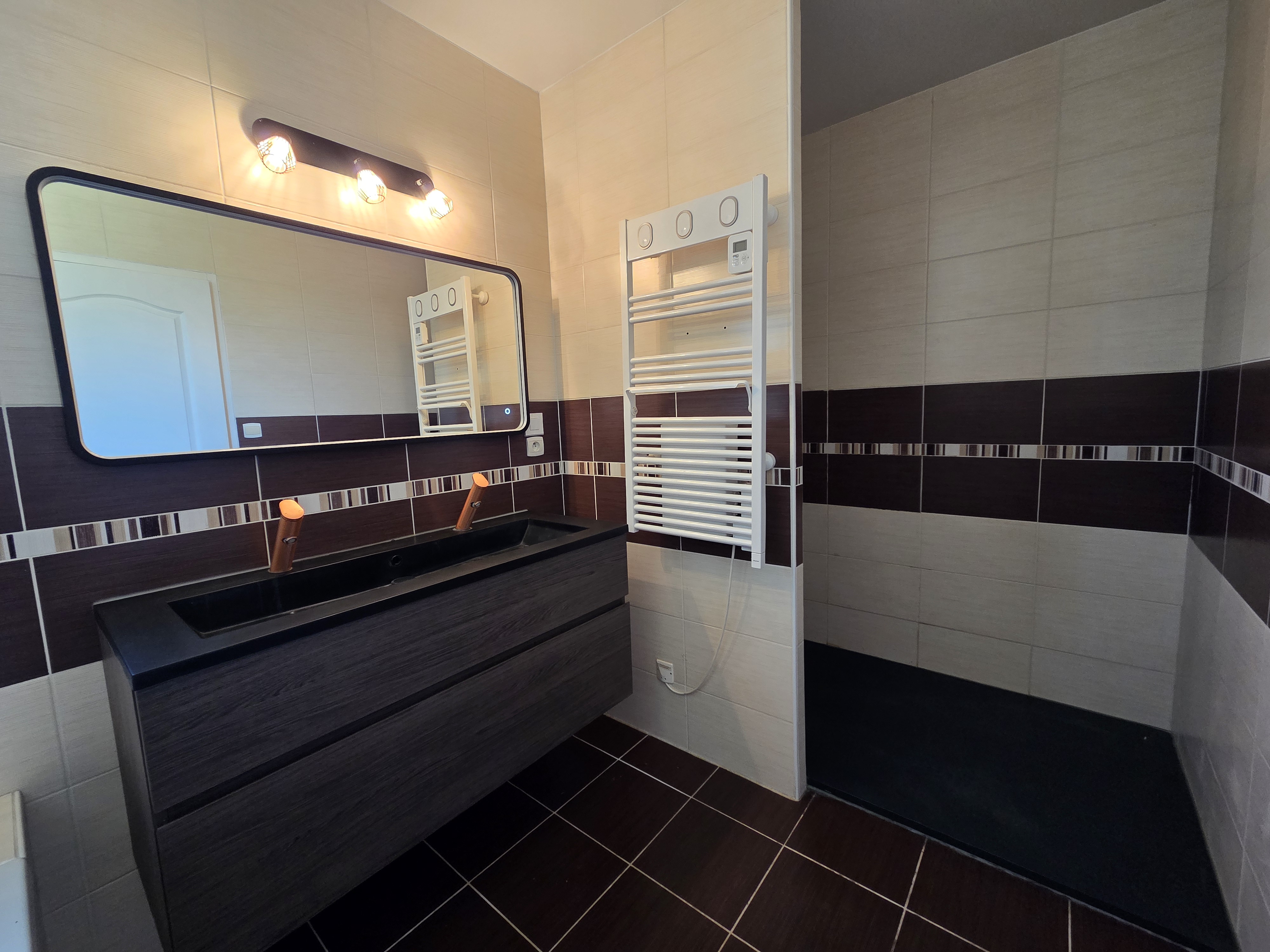 Photo 8 - Maison d&rsquo;habitation 5 chambres sur sous-sol/garage le tout sur terrain clos