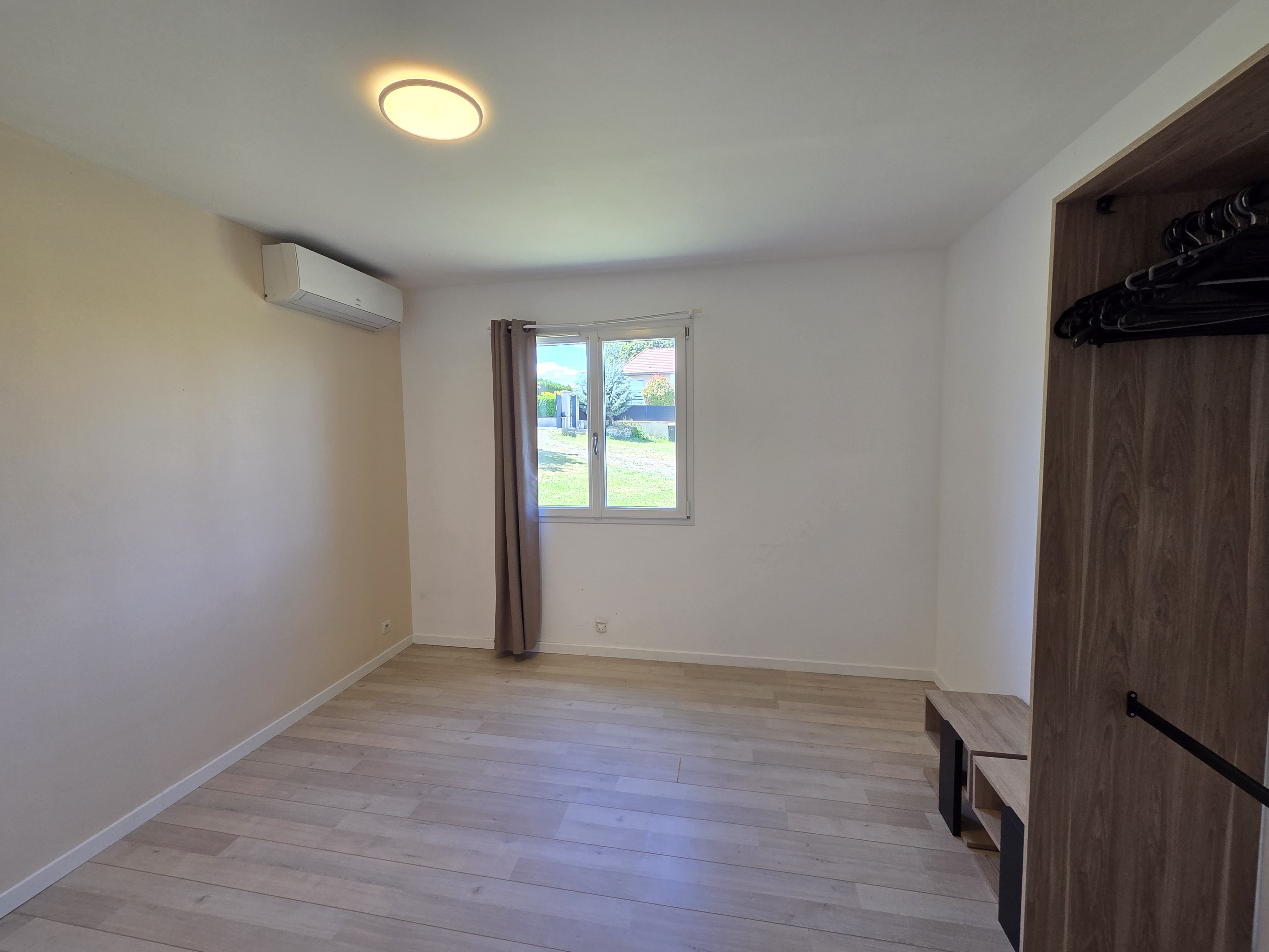 Photo 11 - Maison d&rsquo;habitation 5 chambres sur sous-sol/garage le tout sur terrain clos