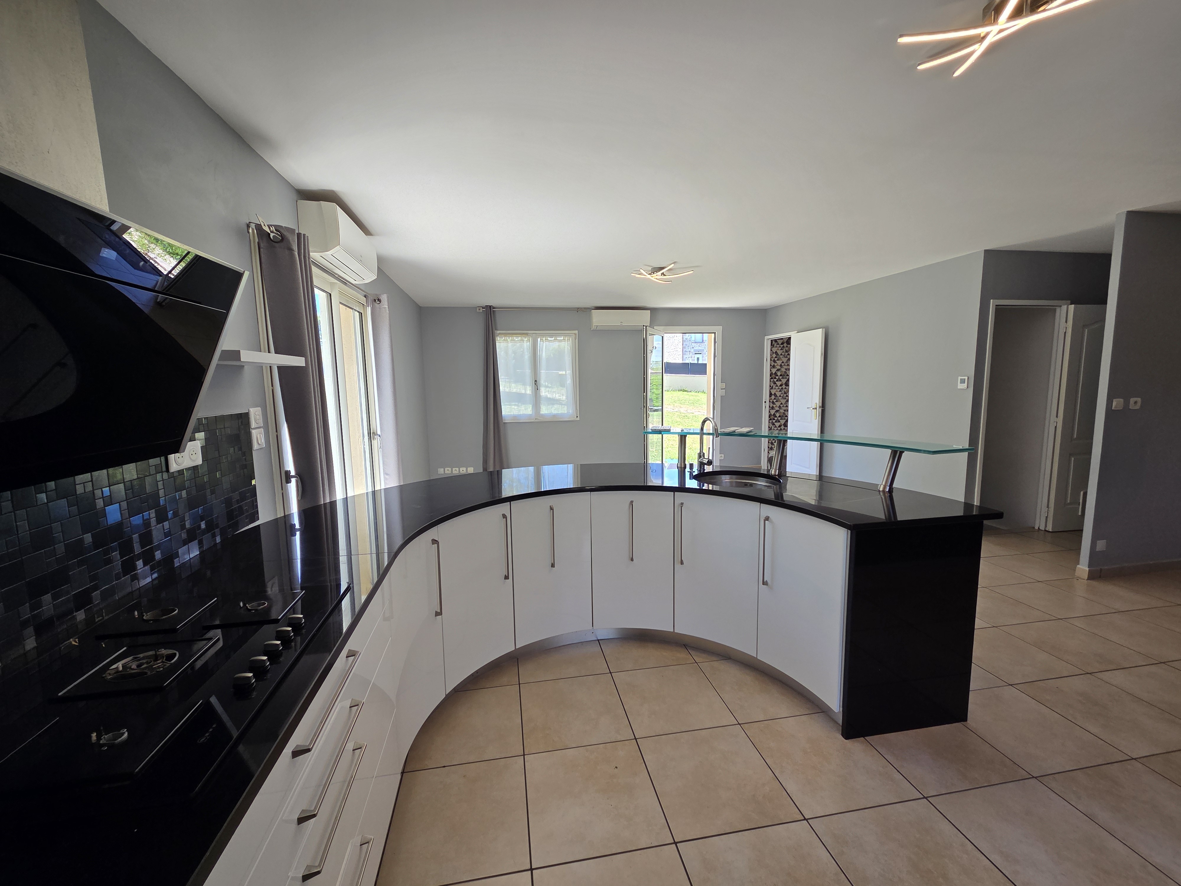 Photo 4 - Maison d&rsquo;habitation 5 chambres sur sous-sol/garage le tout sur terrain clos