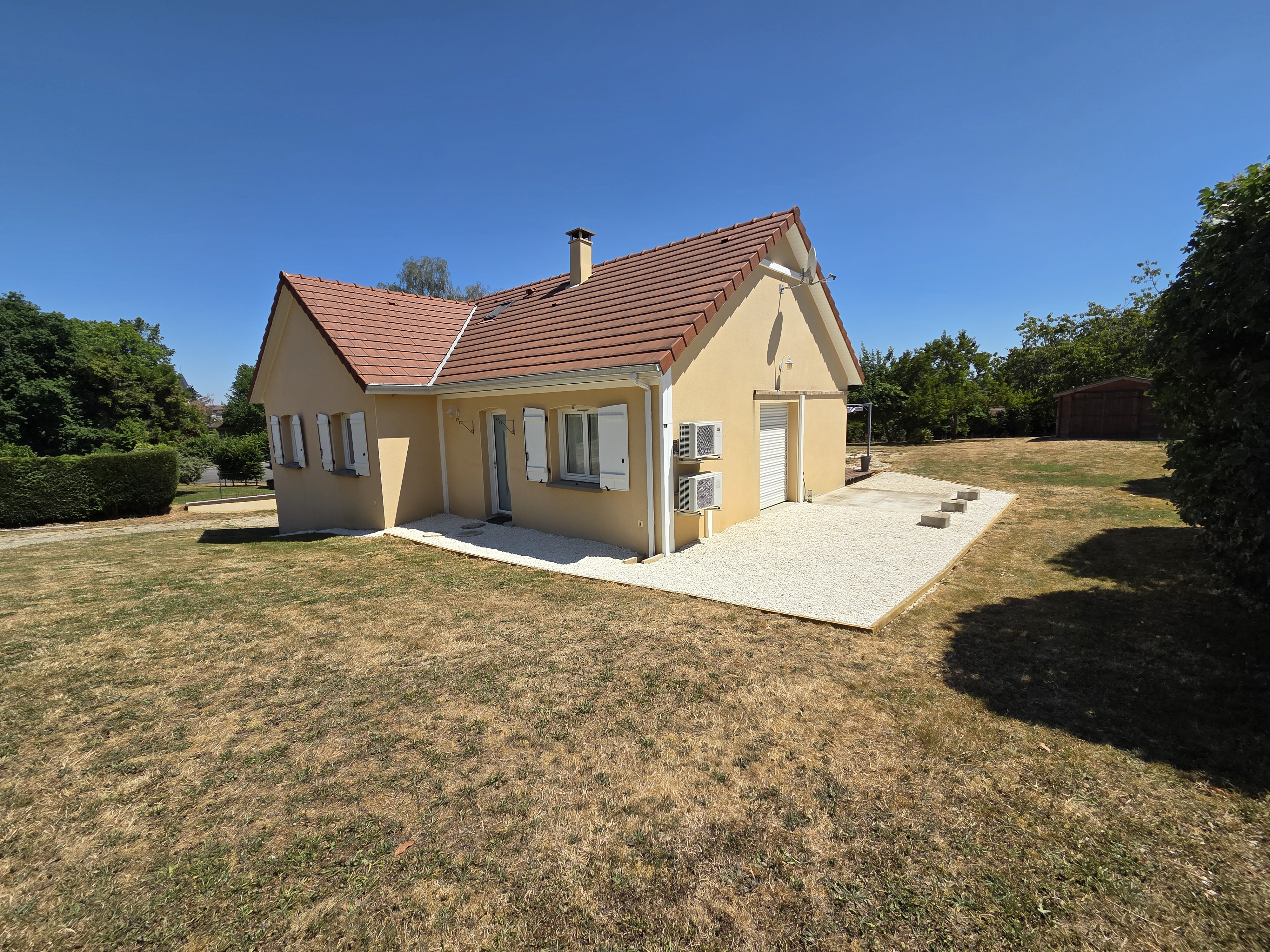 Photo 2 - Maison d&rsquo;habitation 5 chambres sur sous-sol/garage le tout sur terrain clos