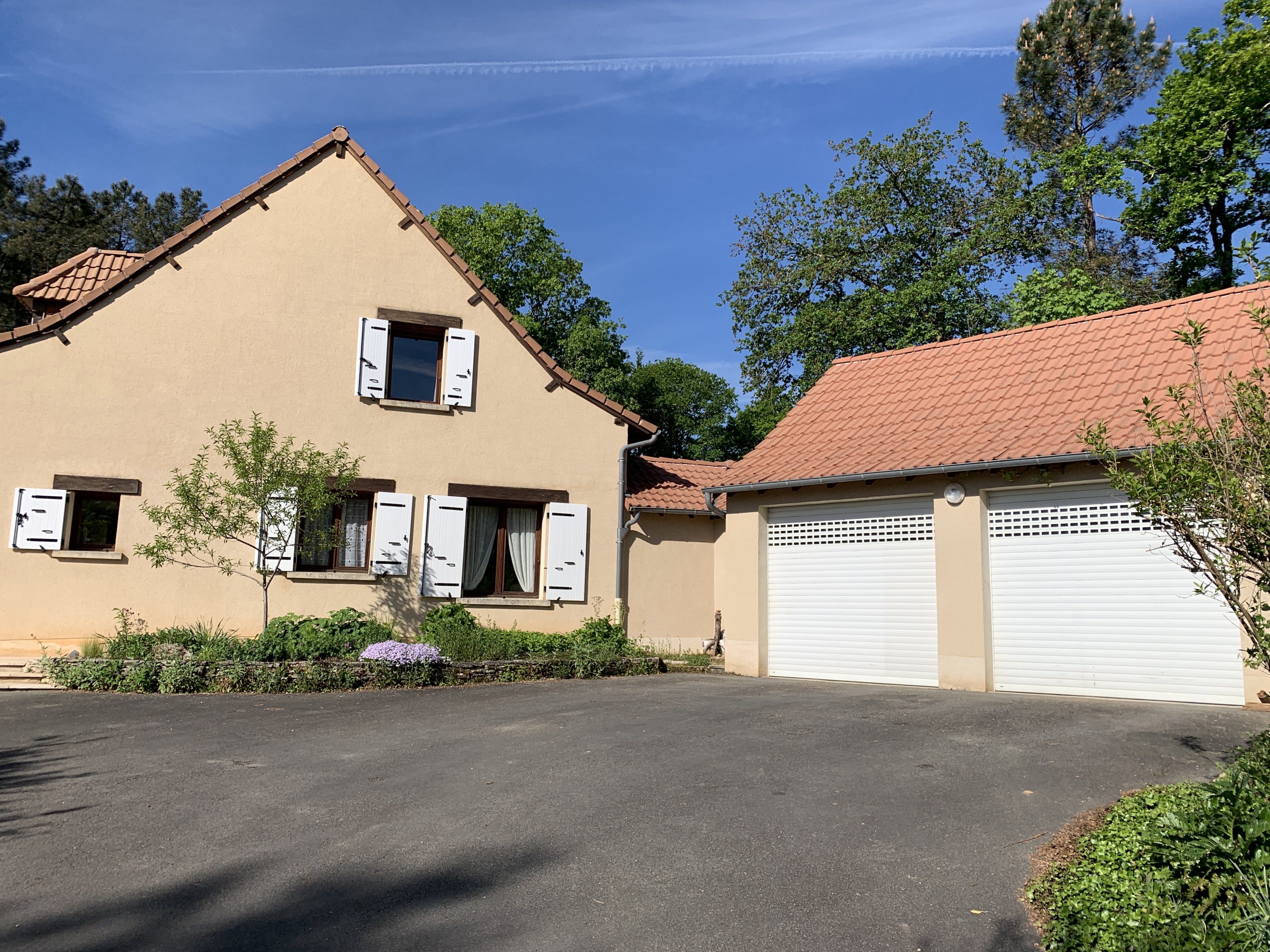 Photo 3 - Maison avec double garage et jardin arboré