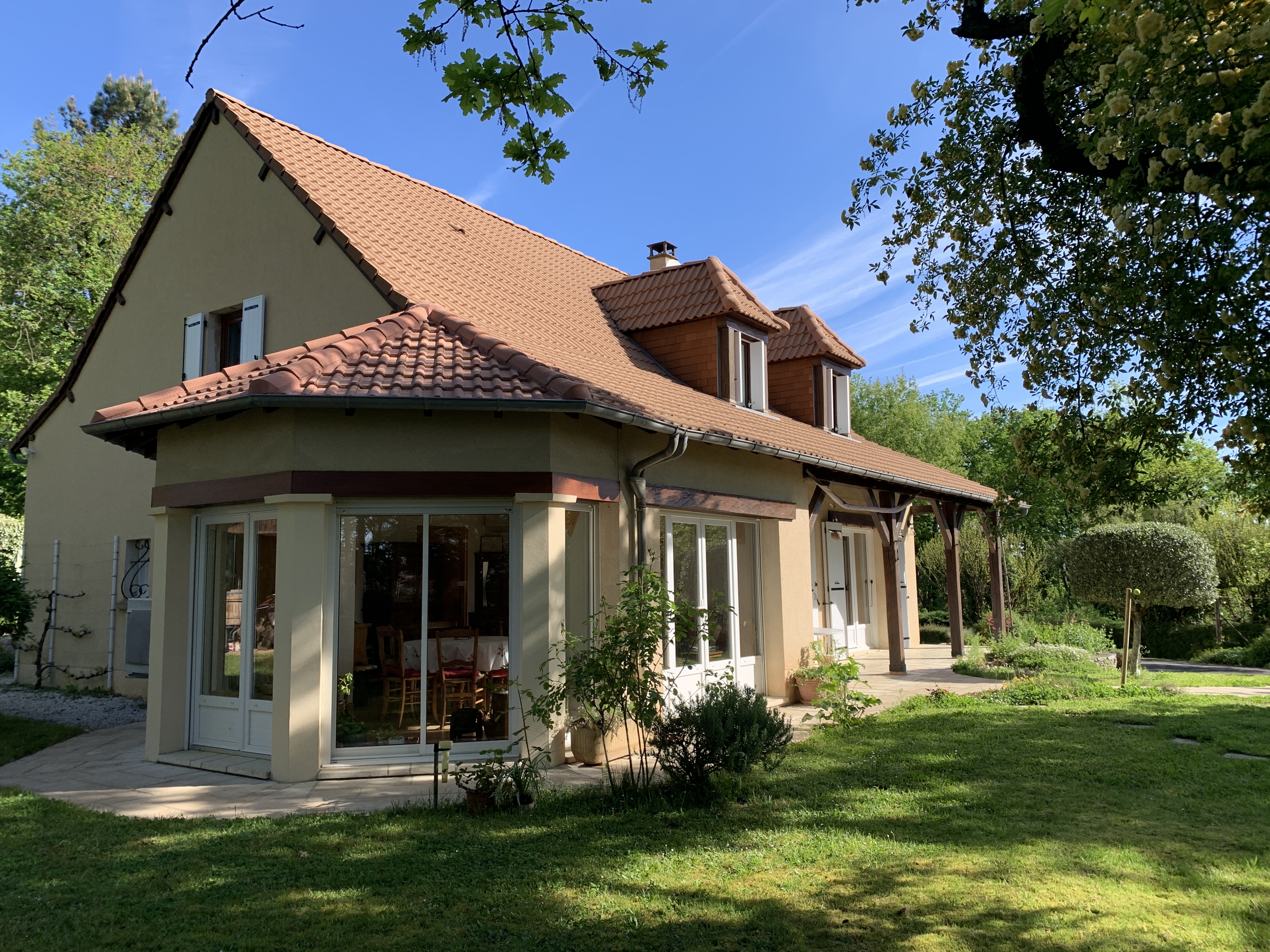 Photo 2 - Maison avec double garage et jardin arboré