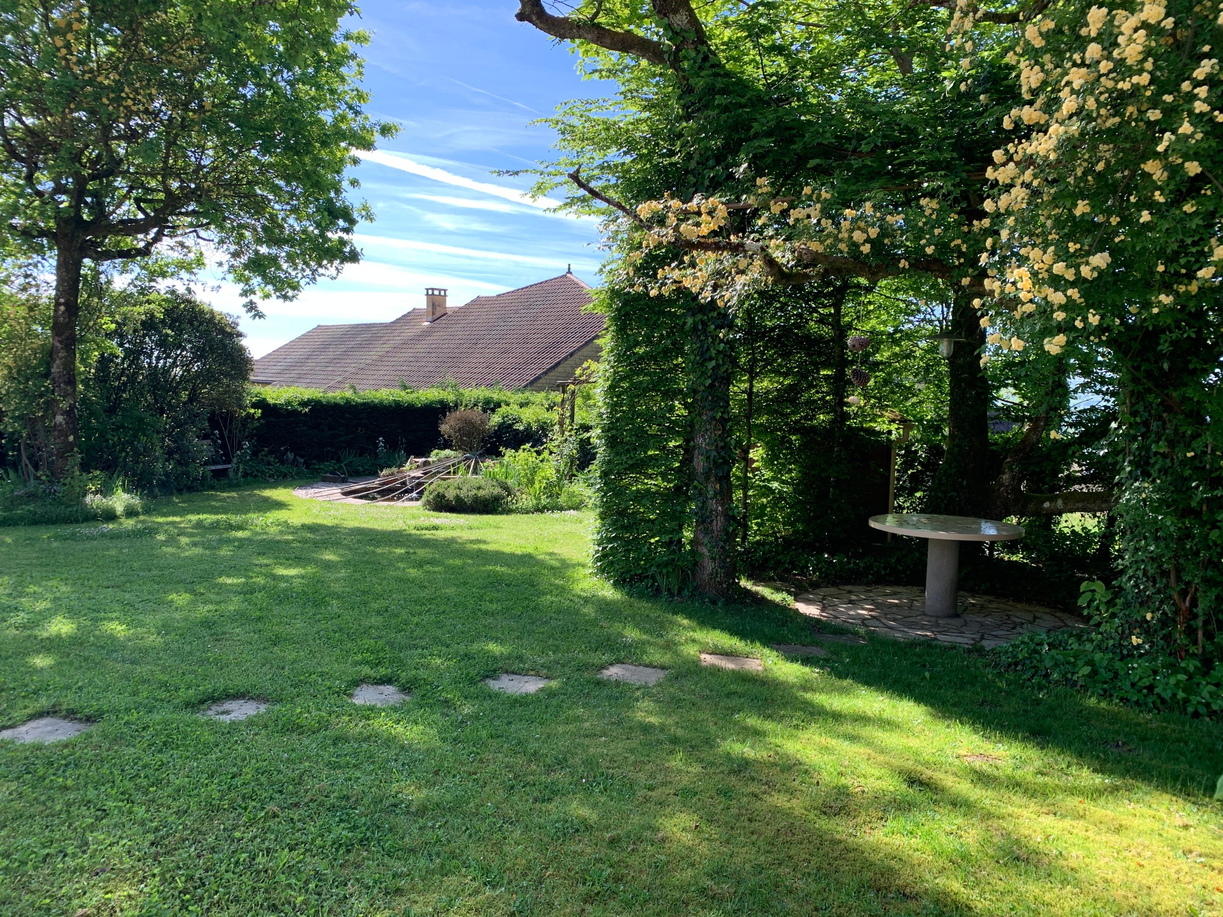 Photo 4 - Maison avec double garage et jardin arboré