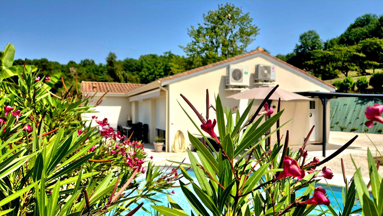 Photo 4 - TRÈS JOLIE MAISON MAISON MODERNE DE PLAIN PIED EN PÉRIGORD NOIR UN DPE EXCEPTIONNEL AVEC VUE , CALME ET PISCINE