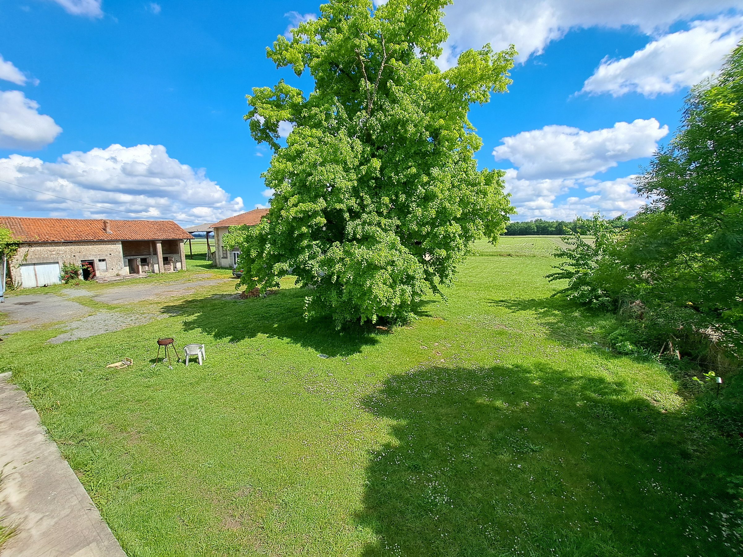 Photo 12 - Maison Charentaise avec dépendances et jardin – 190 m² – 6 pièces – 4216 m²