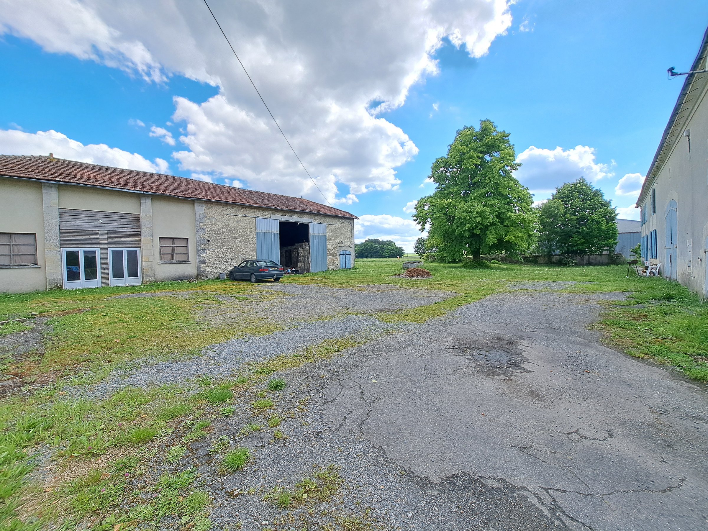 Photo 16 - Maison Charentaise avec dépendances et jardin – 190 m² – 6 pièces – 4216 m²