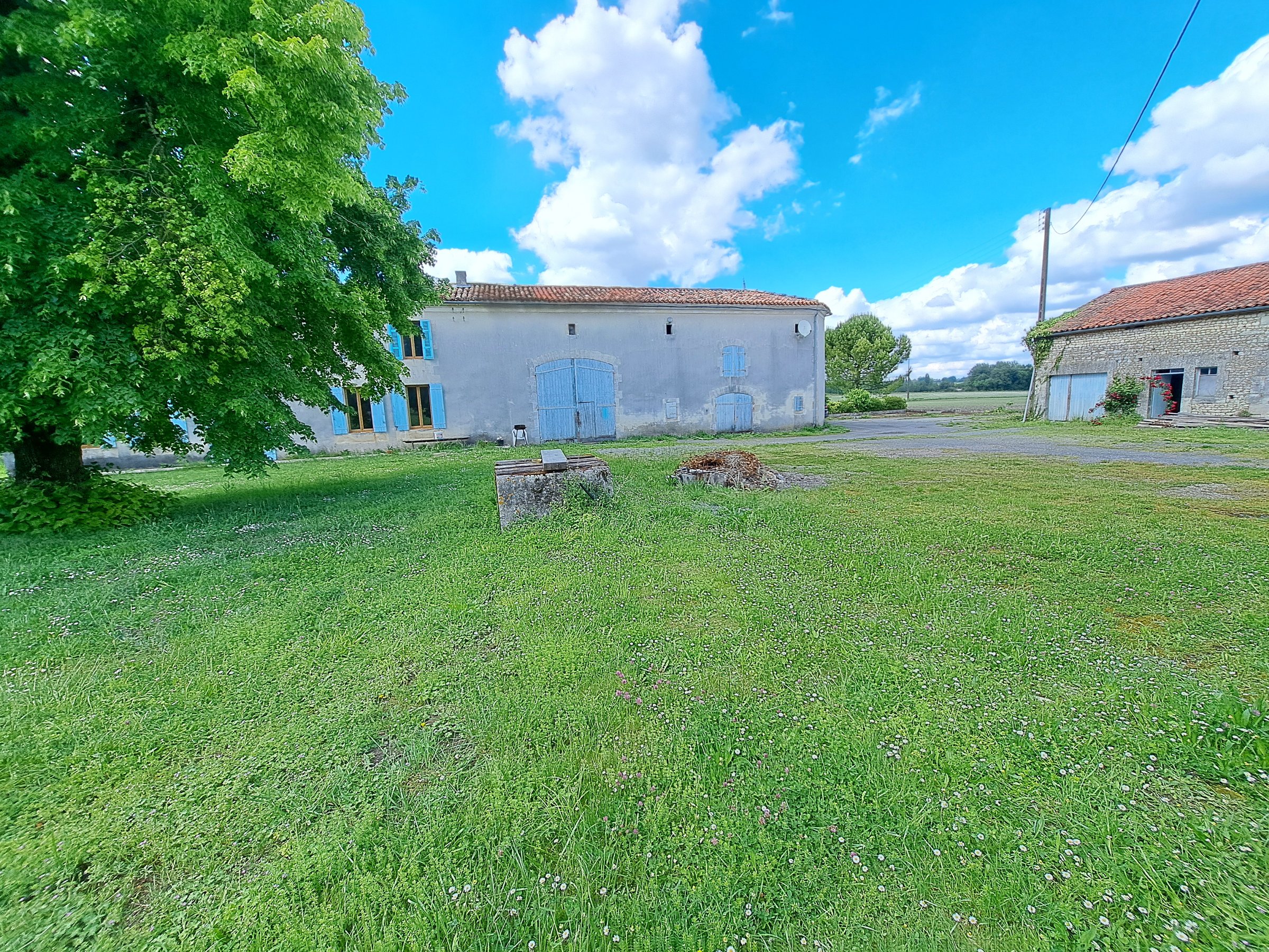 Photo 22 - Maison Charentaise avec dépendances et jardin – 190 m² – 6 pièces – 4216 m²