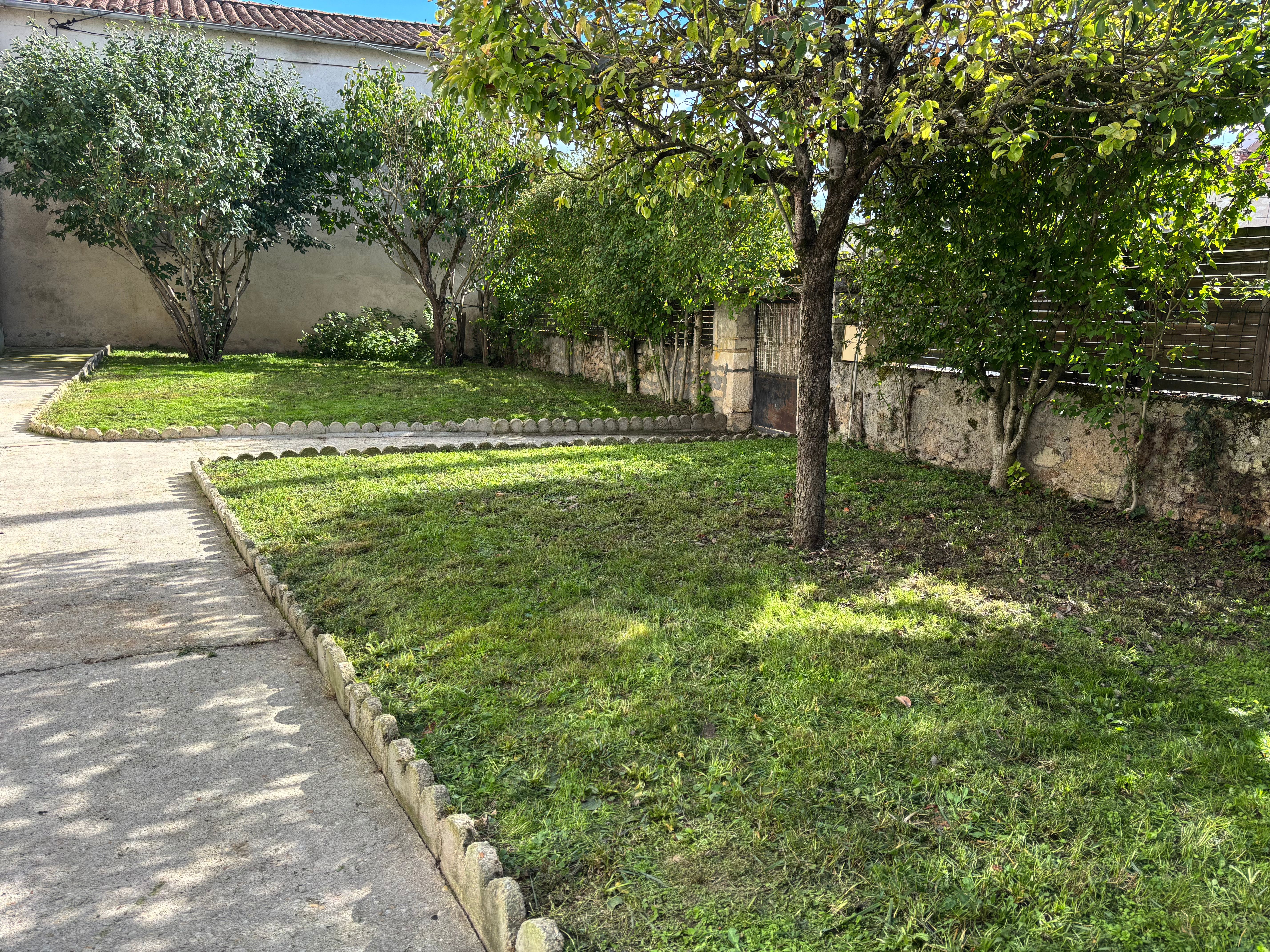 Photo 25 - 16120 VIBRAC-Location maison ancienne rénovée de type F3 avec jardin