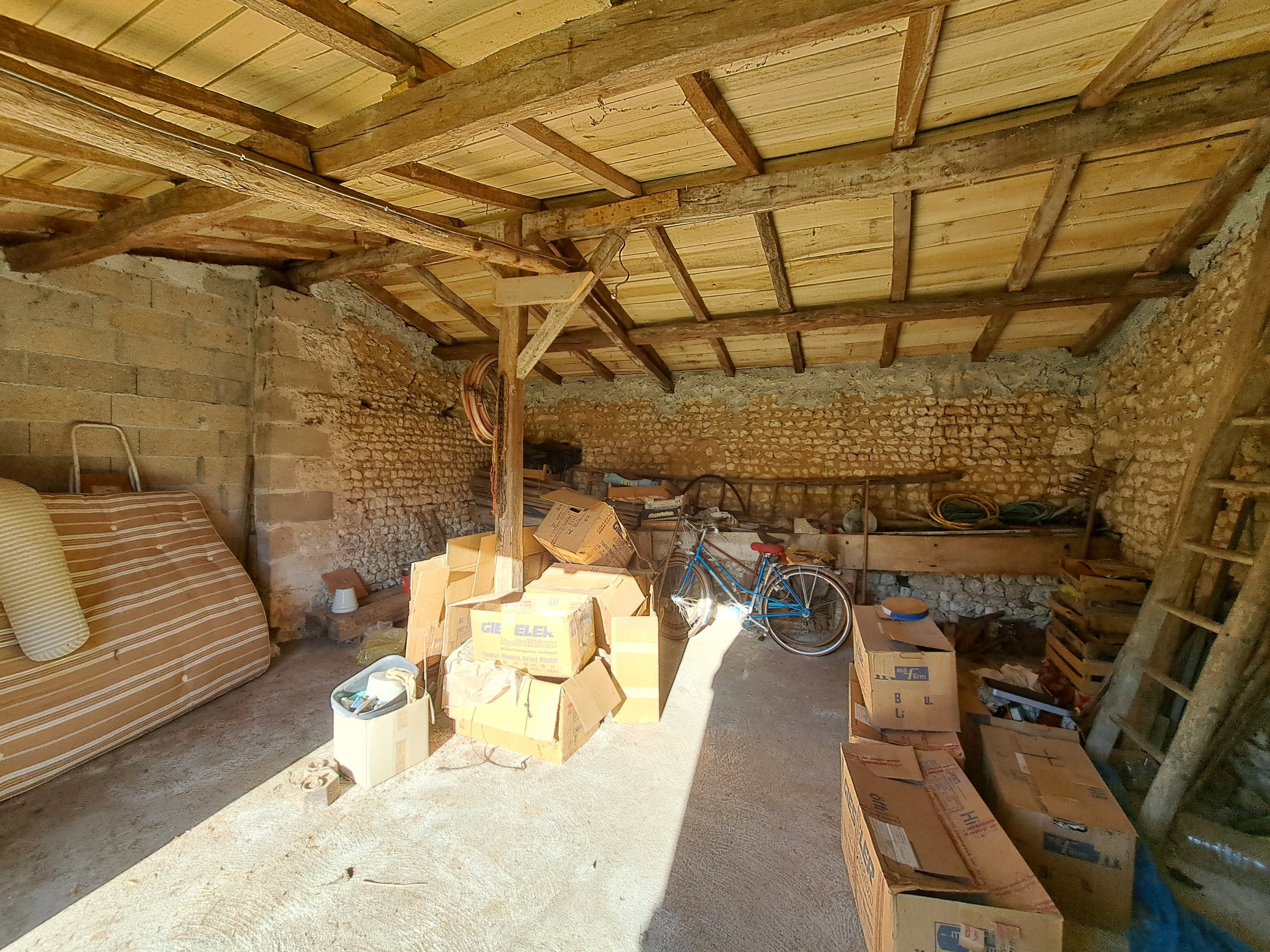 Photo 15 - Maison à rénover avec garage, atelier, jardin et terres – 152 m² – 6 pièces
