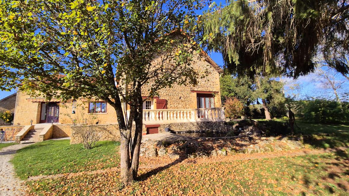 MAGNIFIQUE DOMAINE EN PLEIN COEUR DU PERIGORD NOIR AU CALME POUR REPOS MÉRITÉ ! - Photo 2
