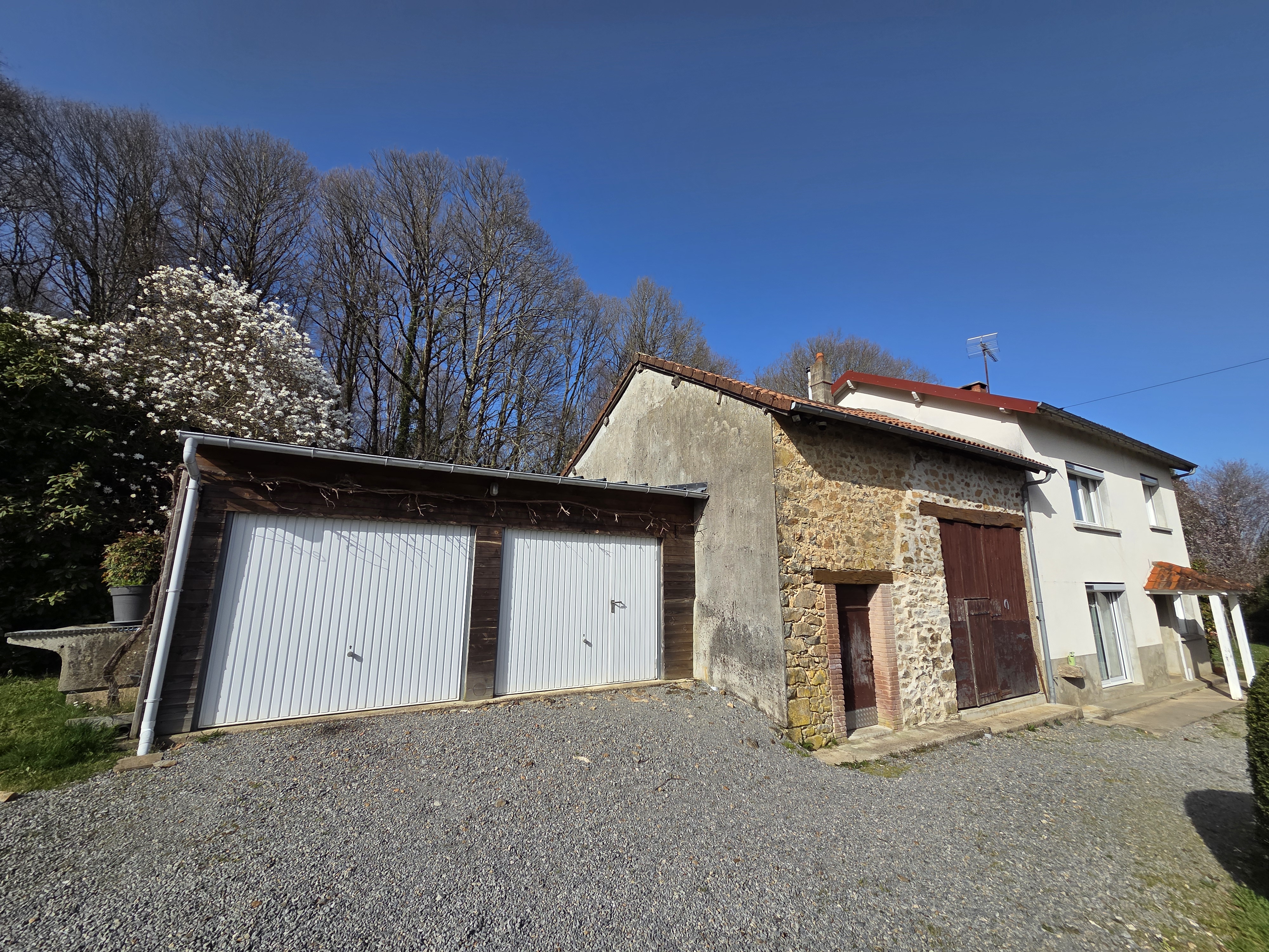 Photo 36 - Maison avec grange et garages attenant sur terrain clos de 3648m2
