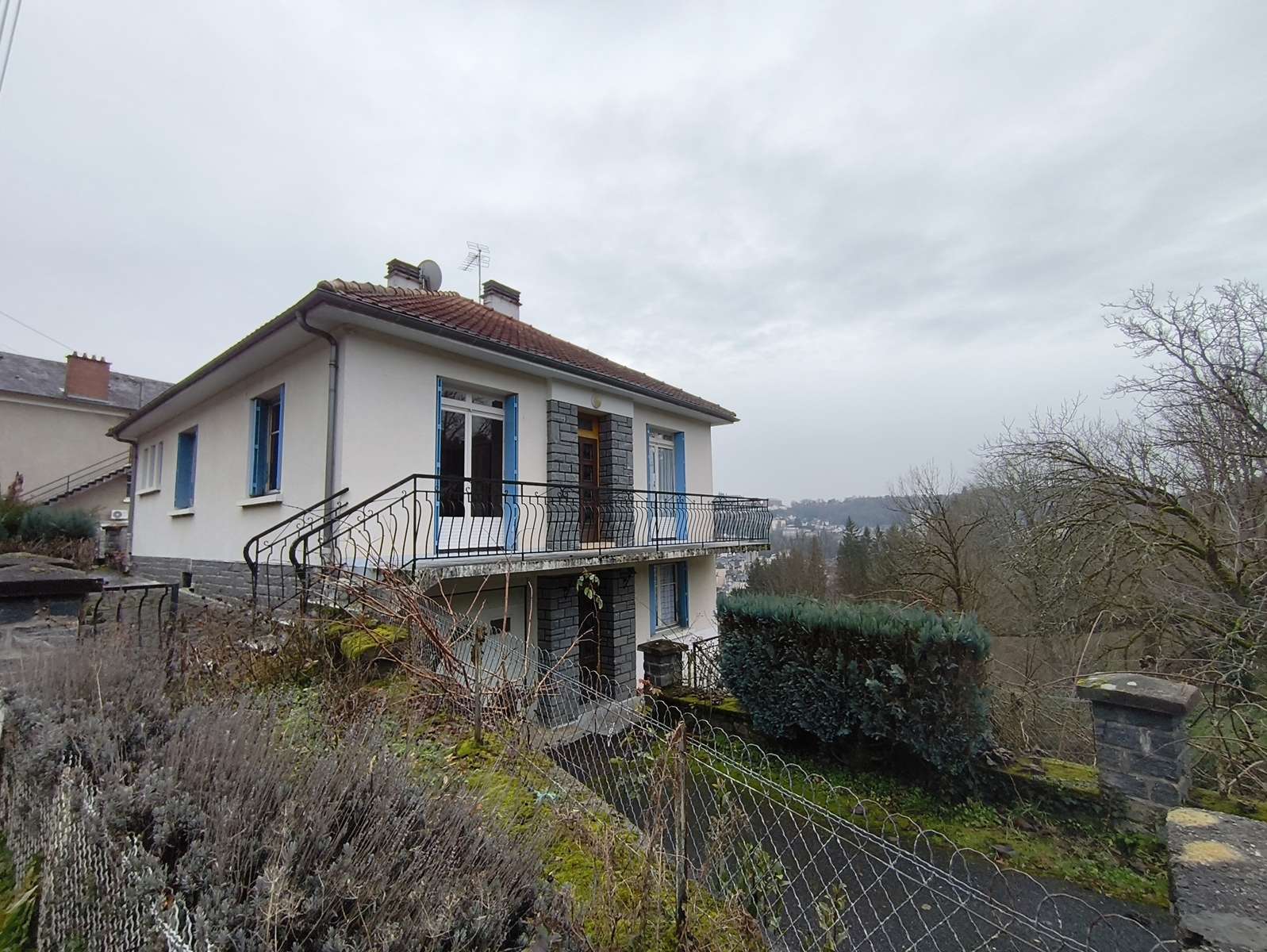 Maison avec un T3, T2, T1, garage, jardin - Photo 3