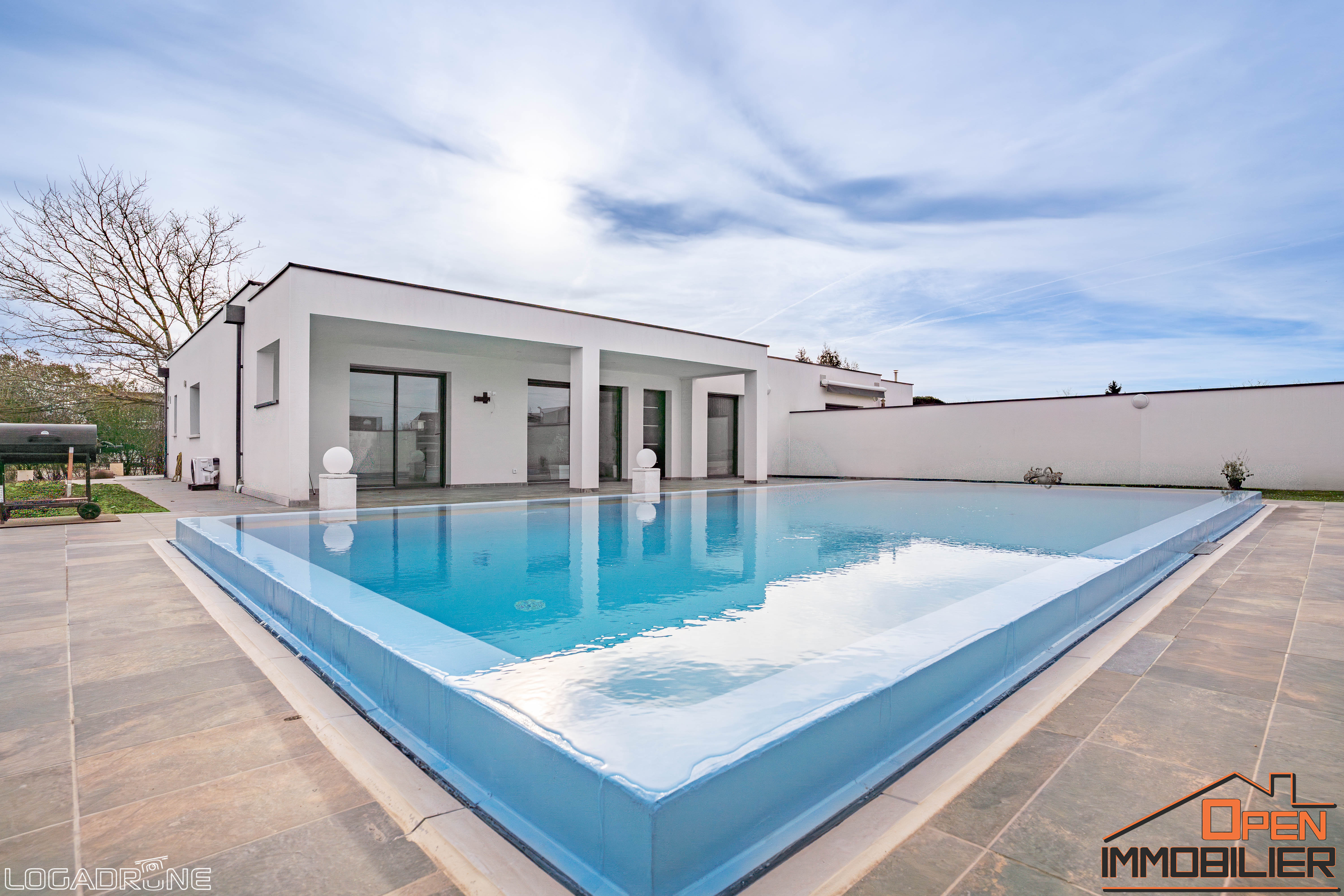 Photo 2 - Maison avec piscine , garage et jardin