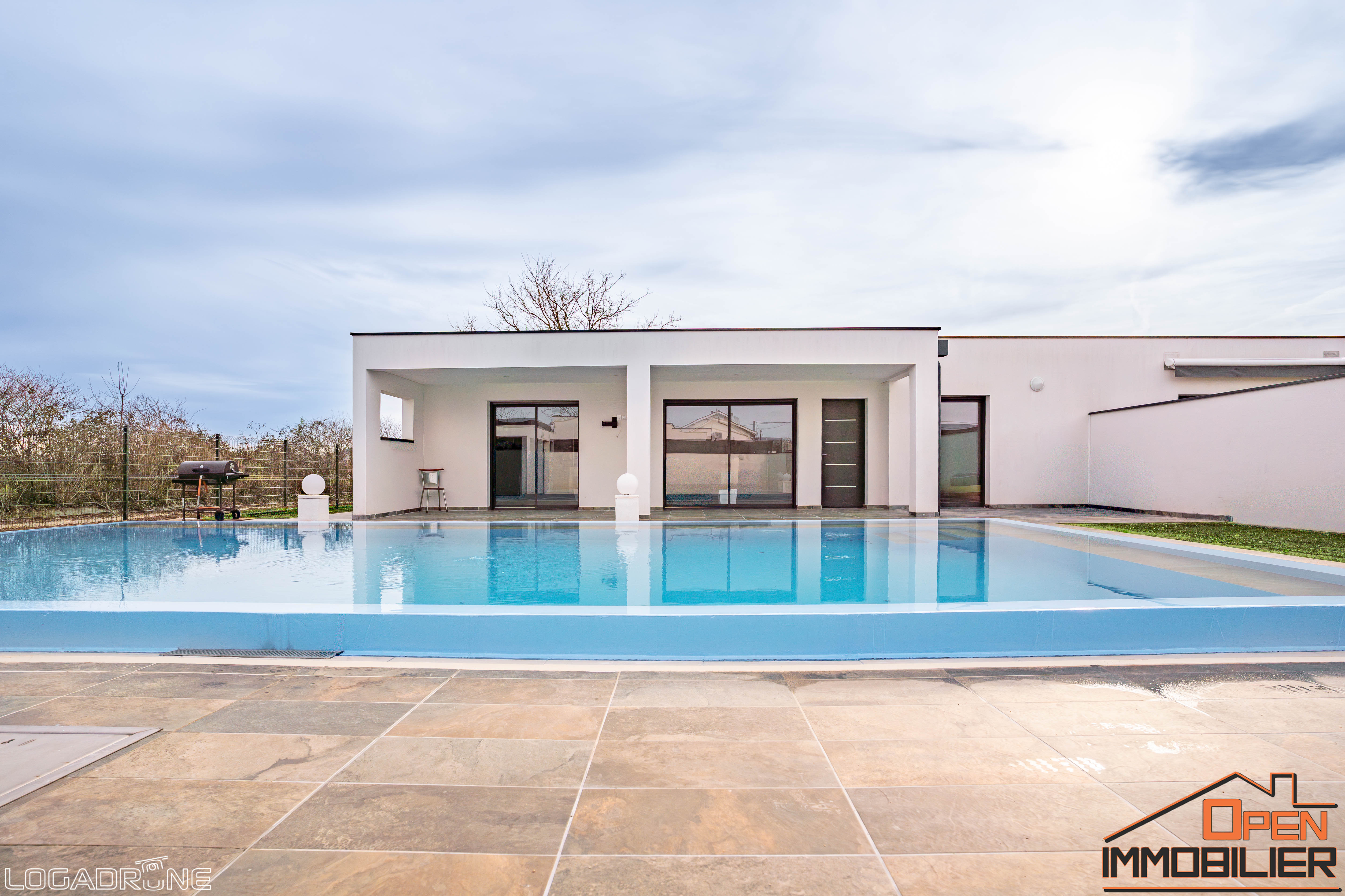 Photo 4 - Maison avec piscine , garage et jardin