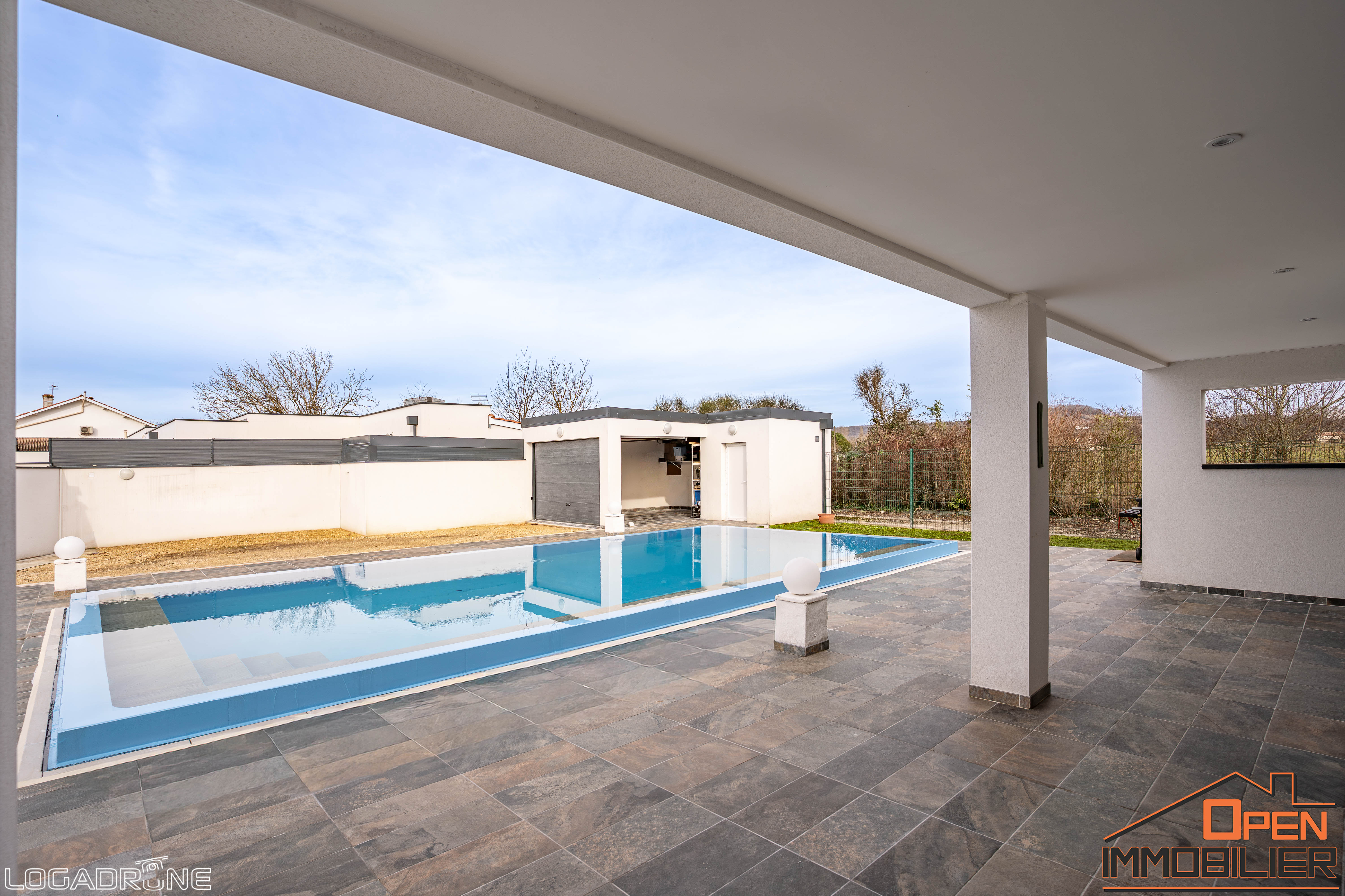 Photo 15 - Maison avec piscine , garage et jardin