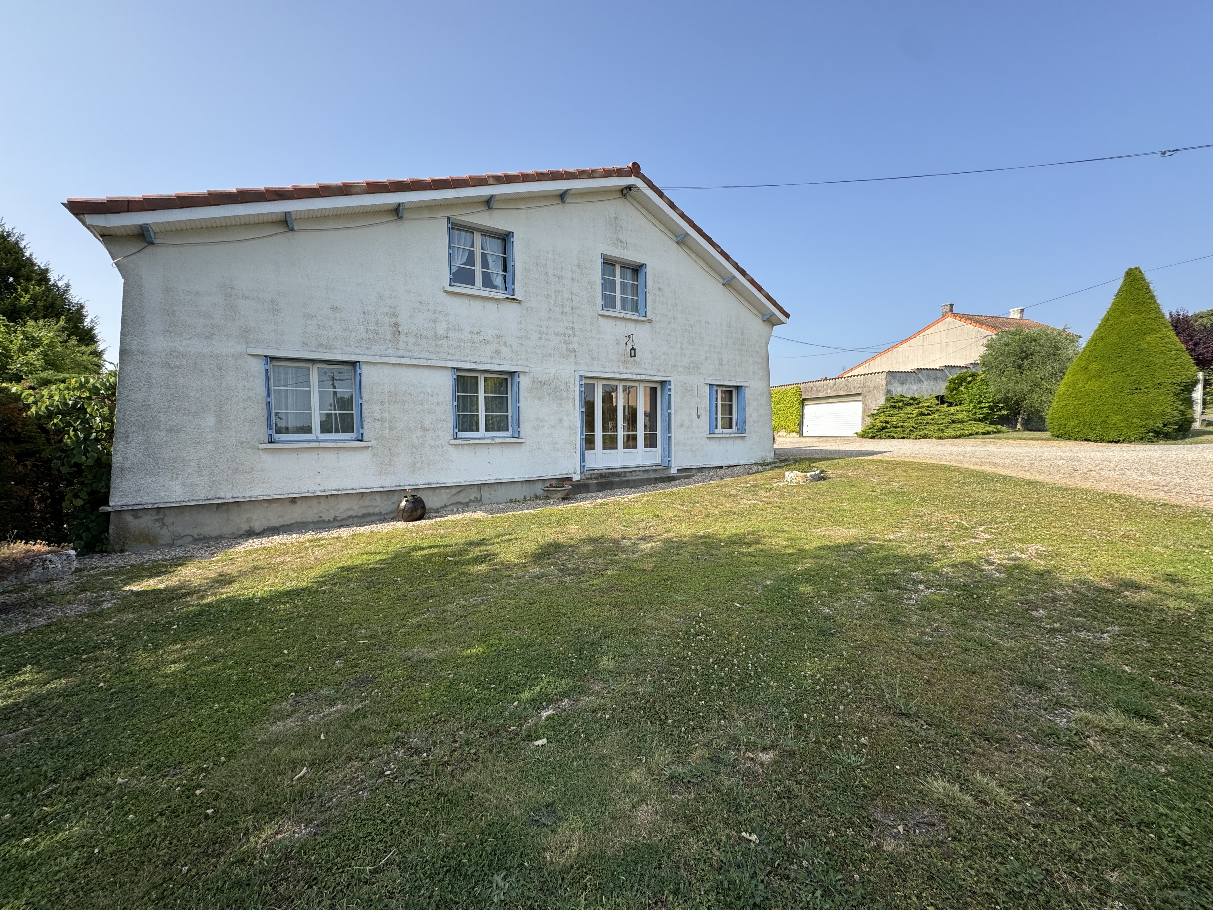Photo 2 - Ensemble immobilier – Terrain 10000 m² – Hangar