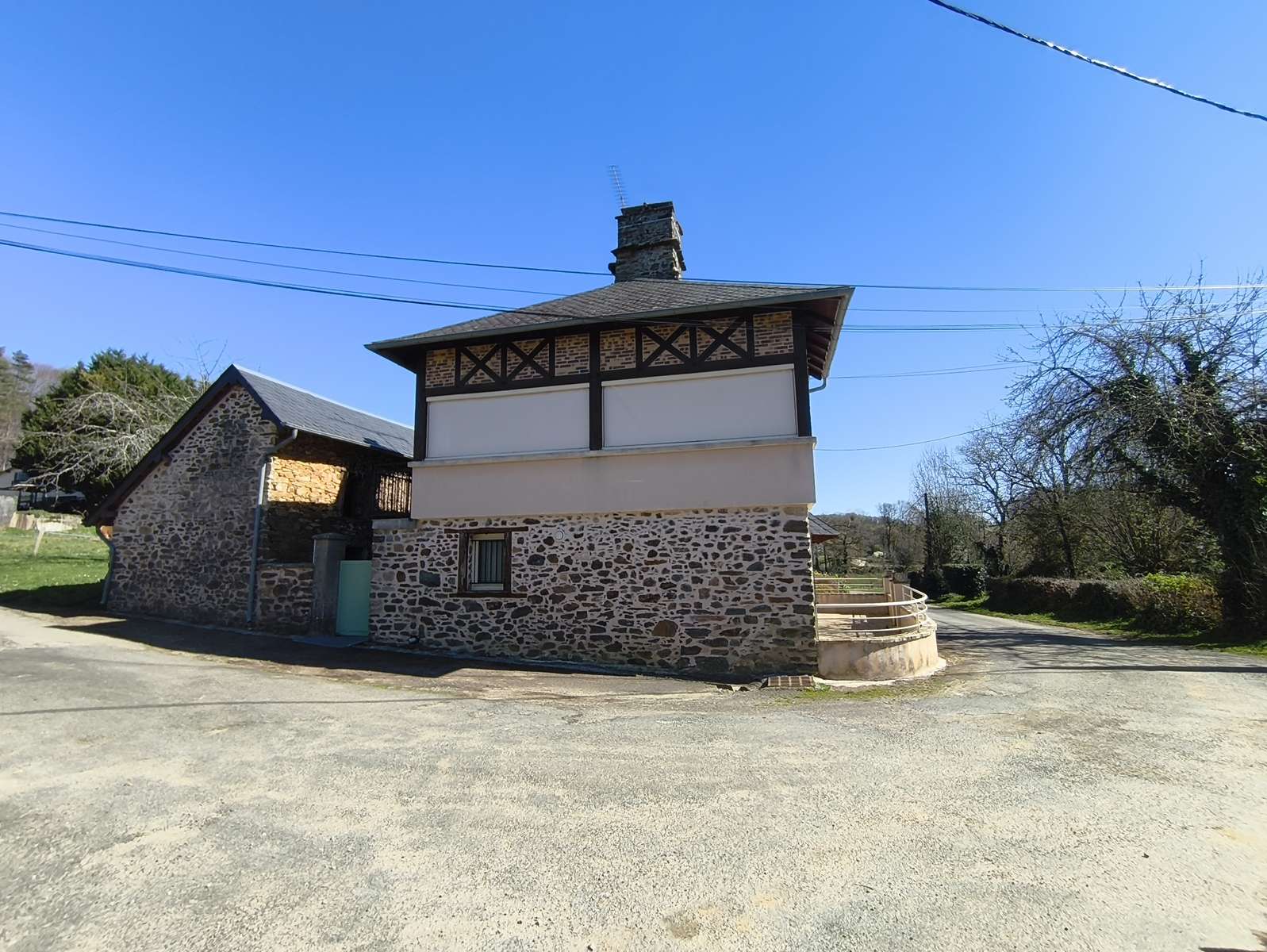 Photo 26 - Charmante maison en pierre et ardoise rénovée, 4 chambres, garage, grange – Proche de Seilhac