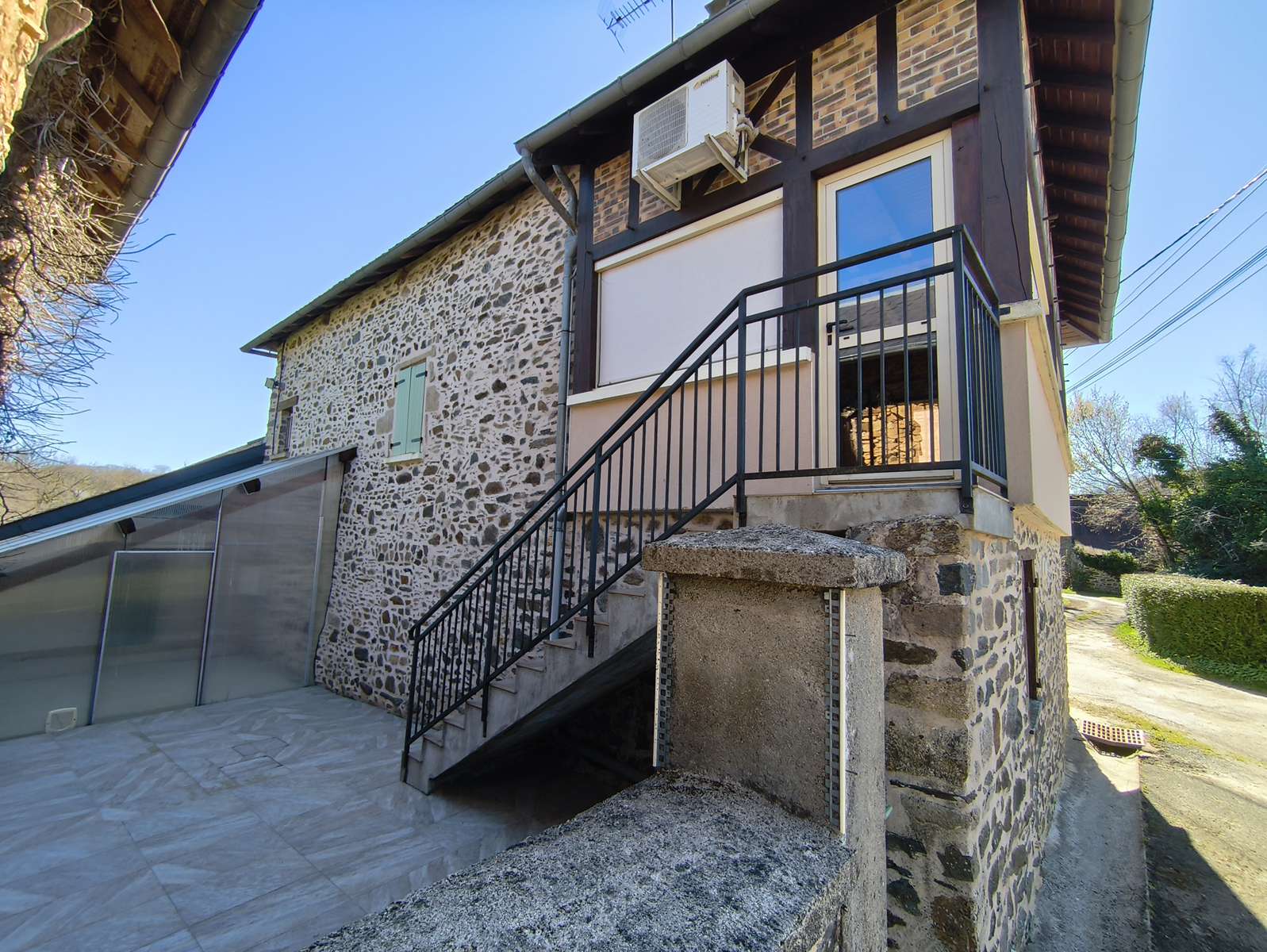 Photo 29 - Charmante maison en pierre et ardoise rénovée, 4 chambres, garage, grange – Proche de Seilhac