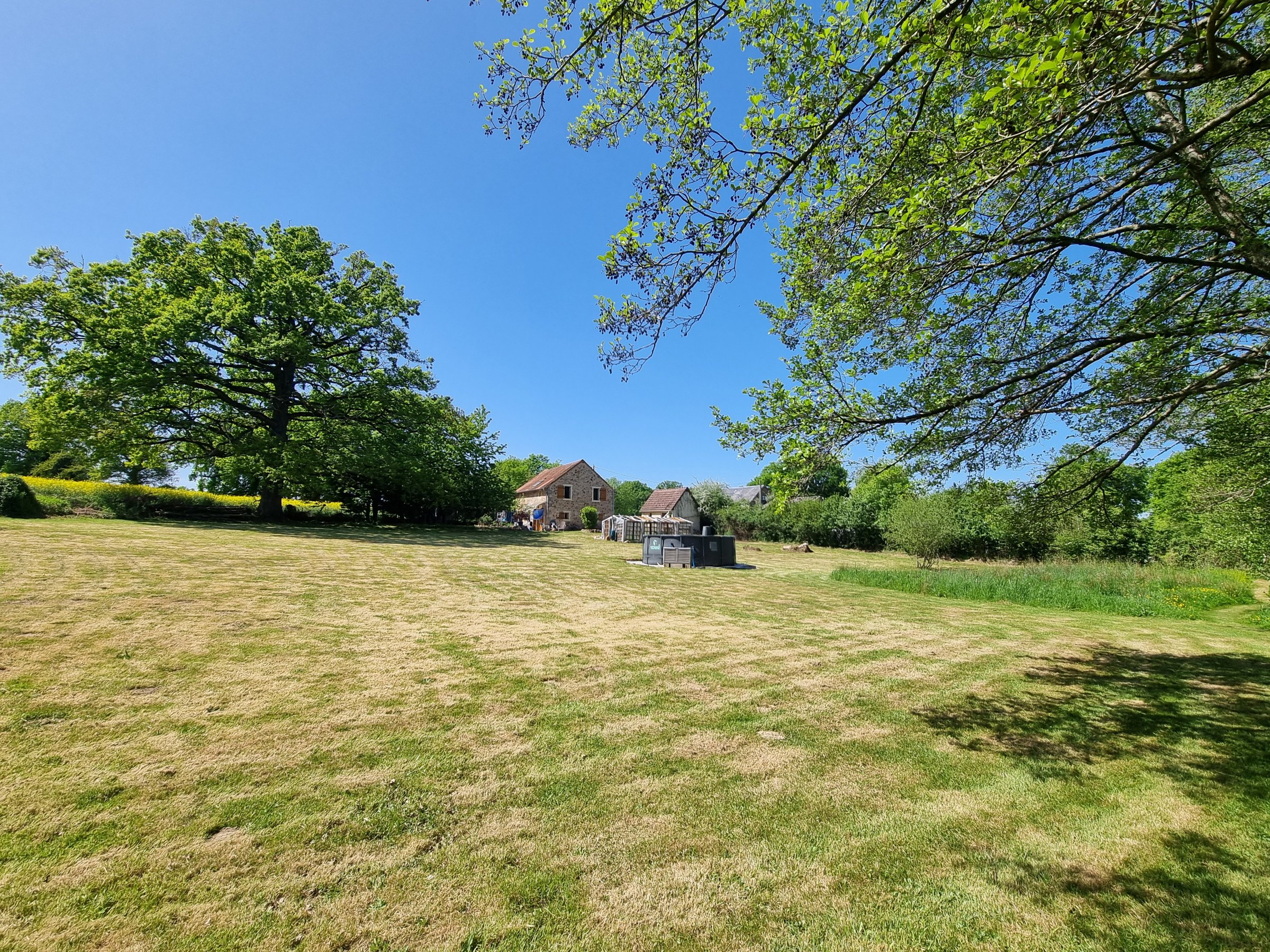 Photo 3 - Grange réhabilitée sur 9 518 m² de terrain traversé par un ruisseau !
