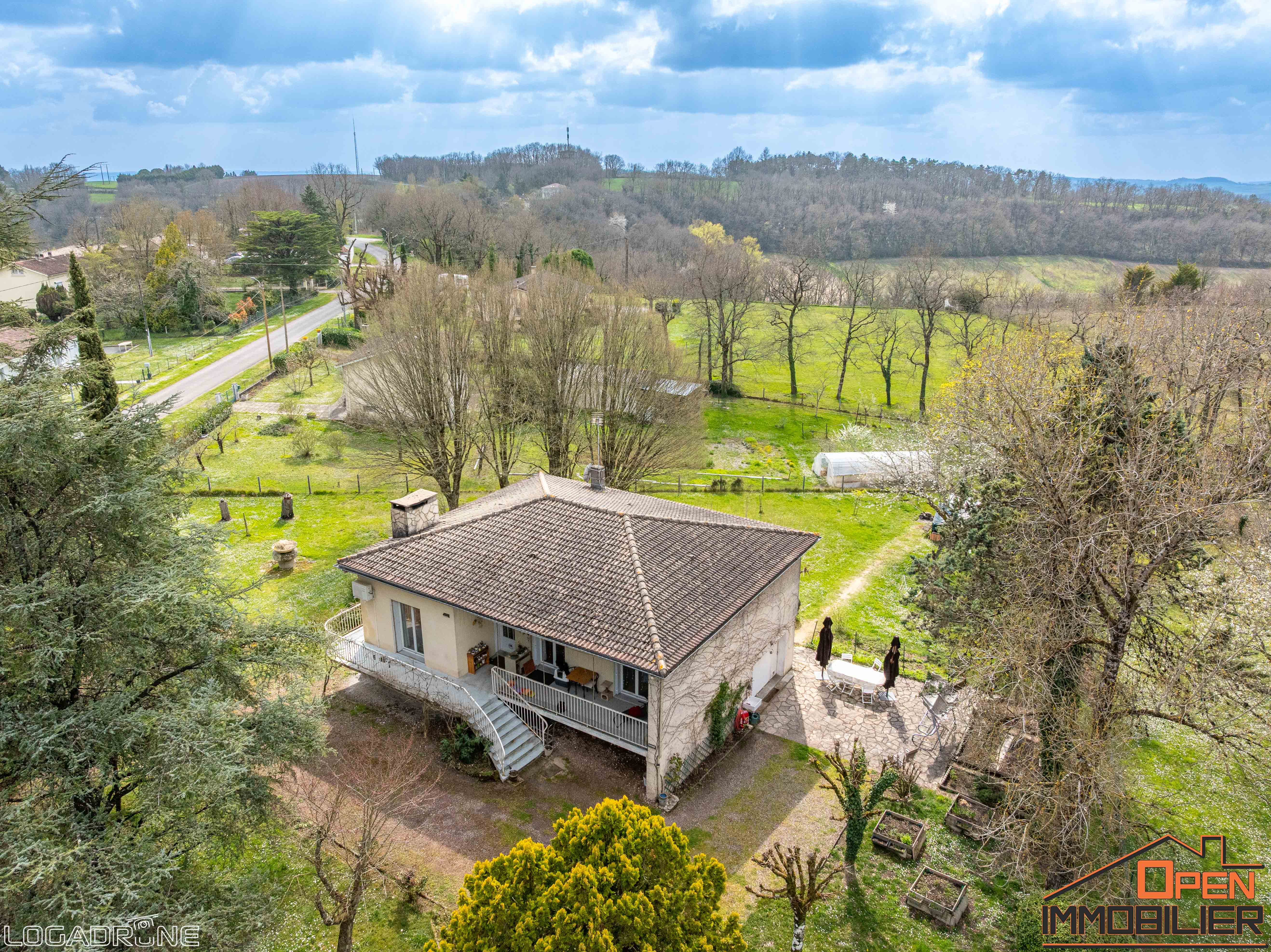 Photo 2 - À vendre – Maison familiale 125 m² avec grand terrain à Cancon – Commerces à proximité
