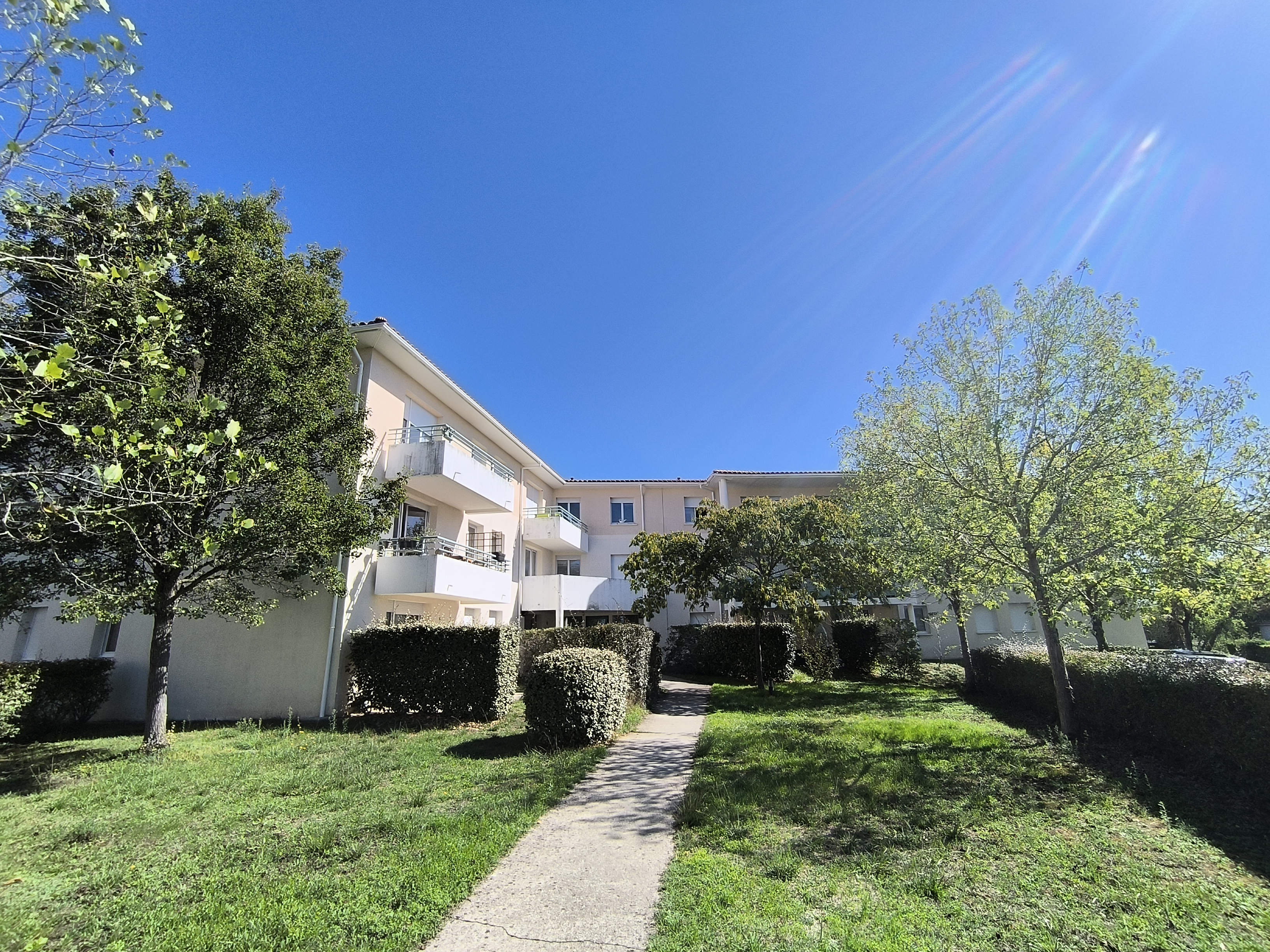 Photo 2 - Appartement T3 avec balcon et parking