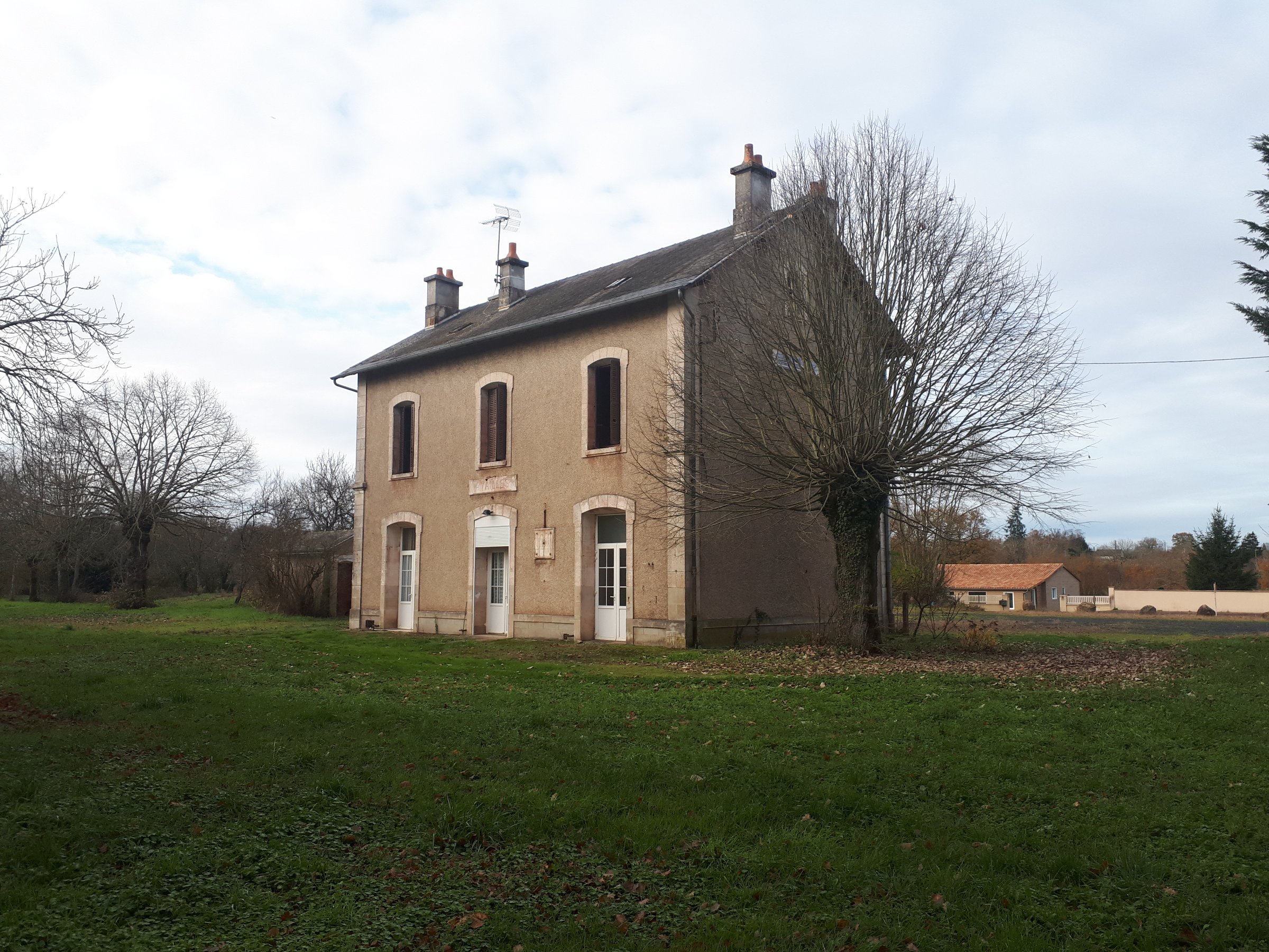 Photo 2 - Superbe potentiel pour cette grande maison historique à rénover, 6 chambres