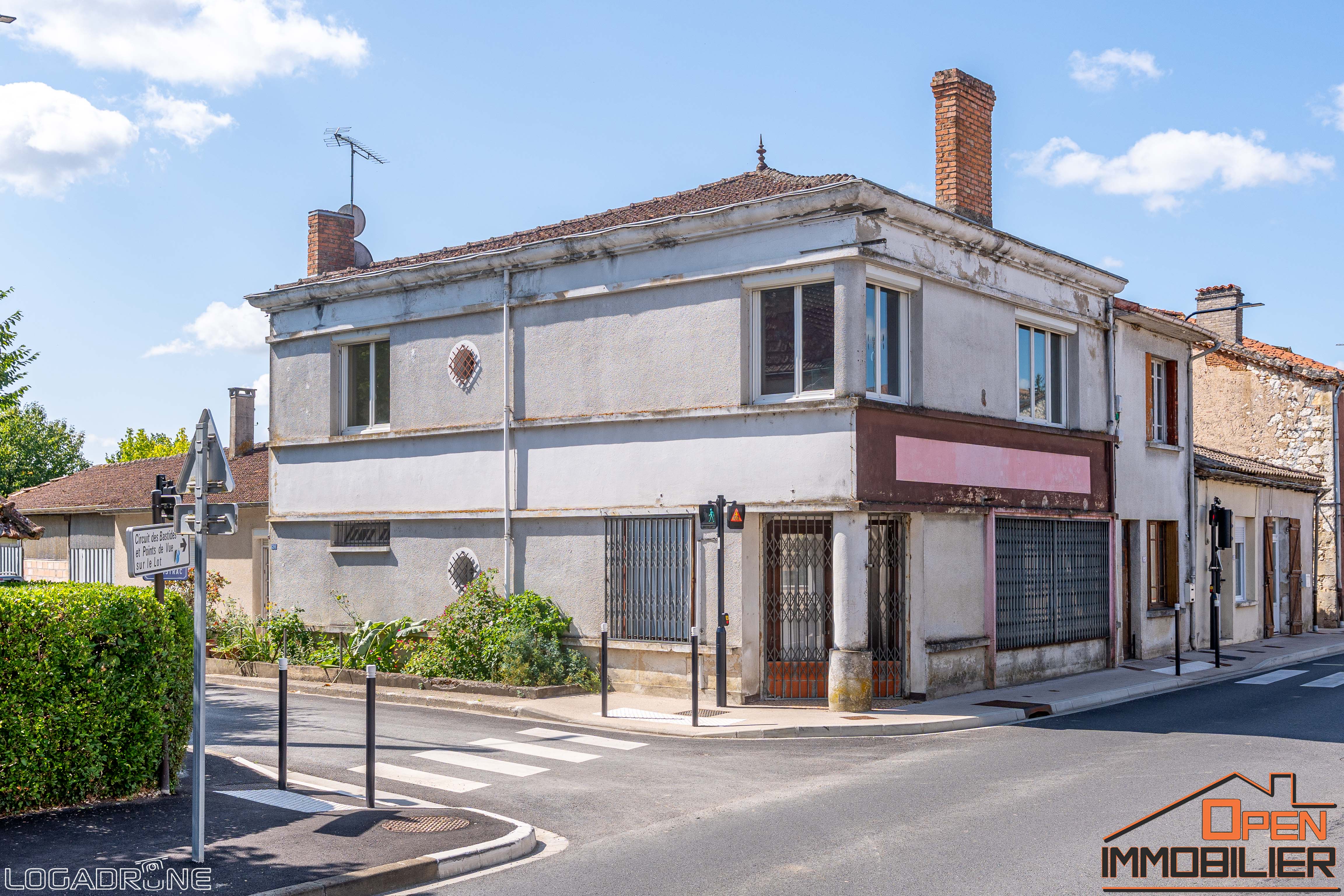 Photo 2 - MAISON DE VILLE AVEC GARAGE ET JARDIN