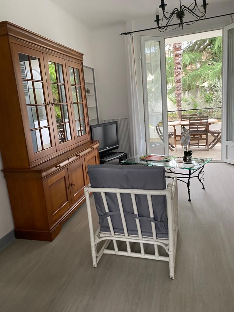 Photo 10 - GRAND T4 MEUBLE EN REZ DE JARDIN LUMINEUX ET CALME EVENTUELLEMENT POUR ACTIVITE (ASSISTANTE MATERNELLE …) OU COLOCATION TARBES CENTRE PROCHE GARE,UNIVERSITE,COMMERCES…