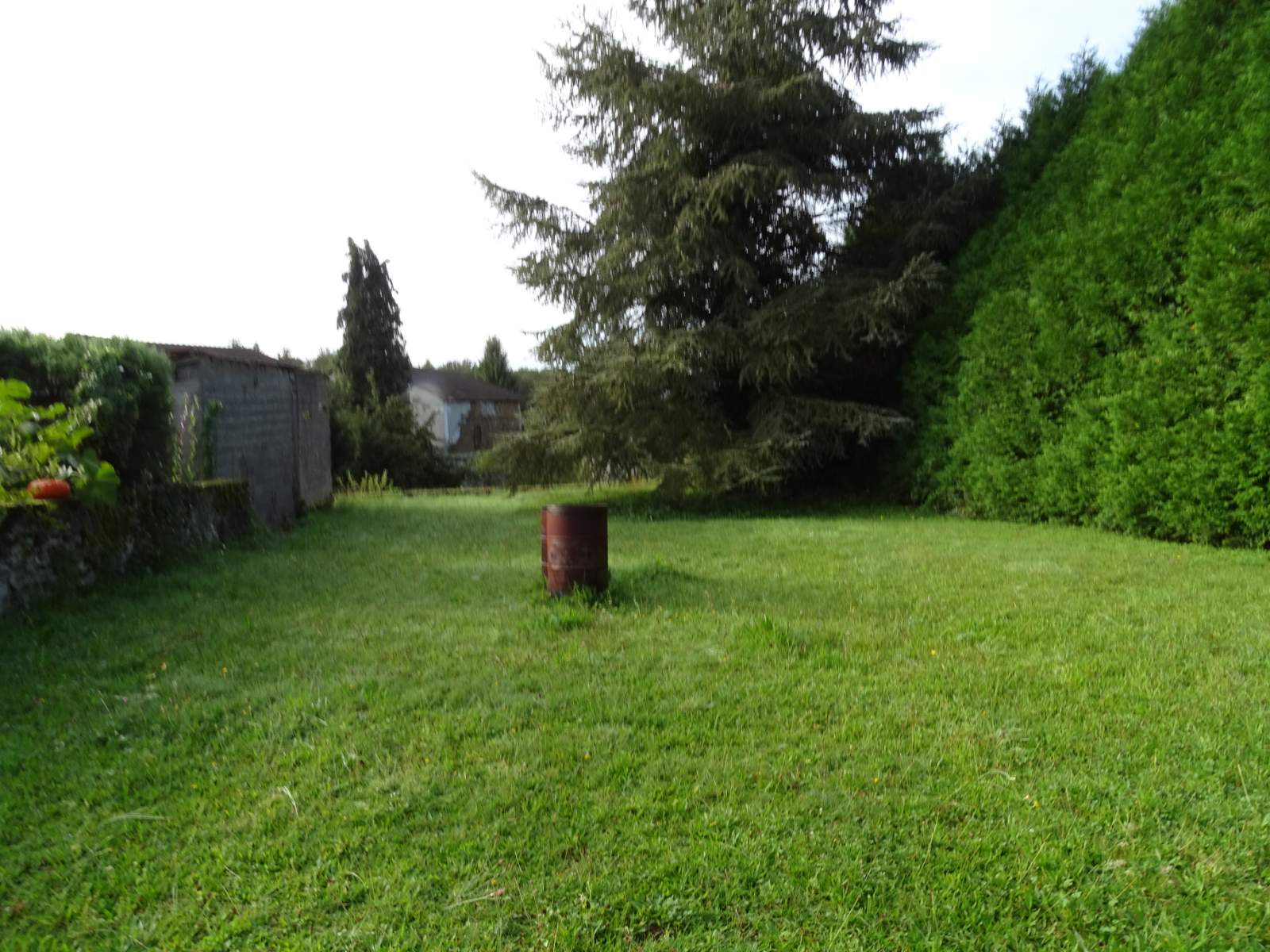 Immeuble comprenant 2 logements et un local commercial loué - Photo 3