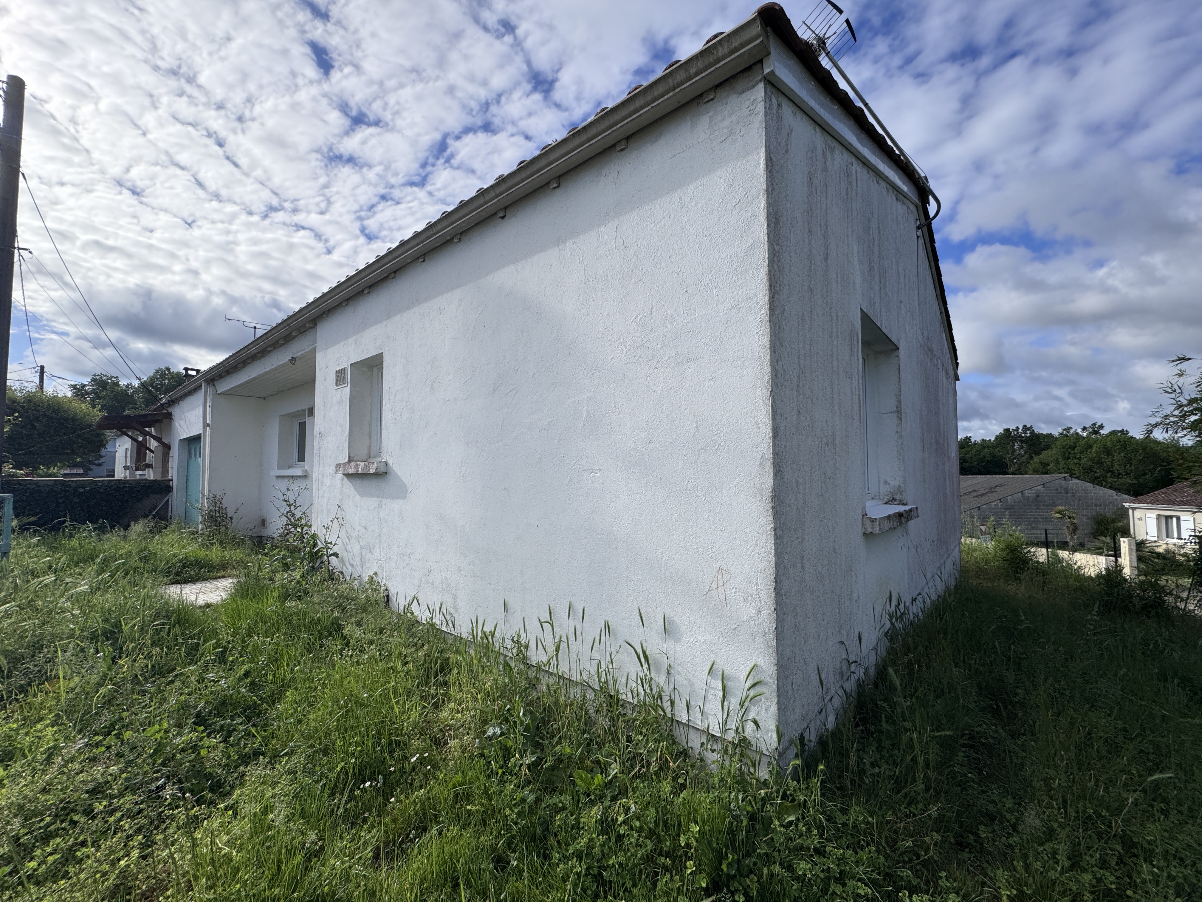 Maison à rénover proche de toutes les commodités - Photo 2