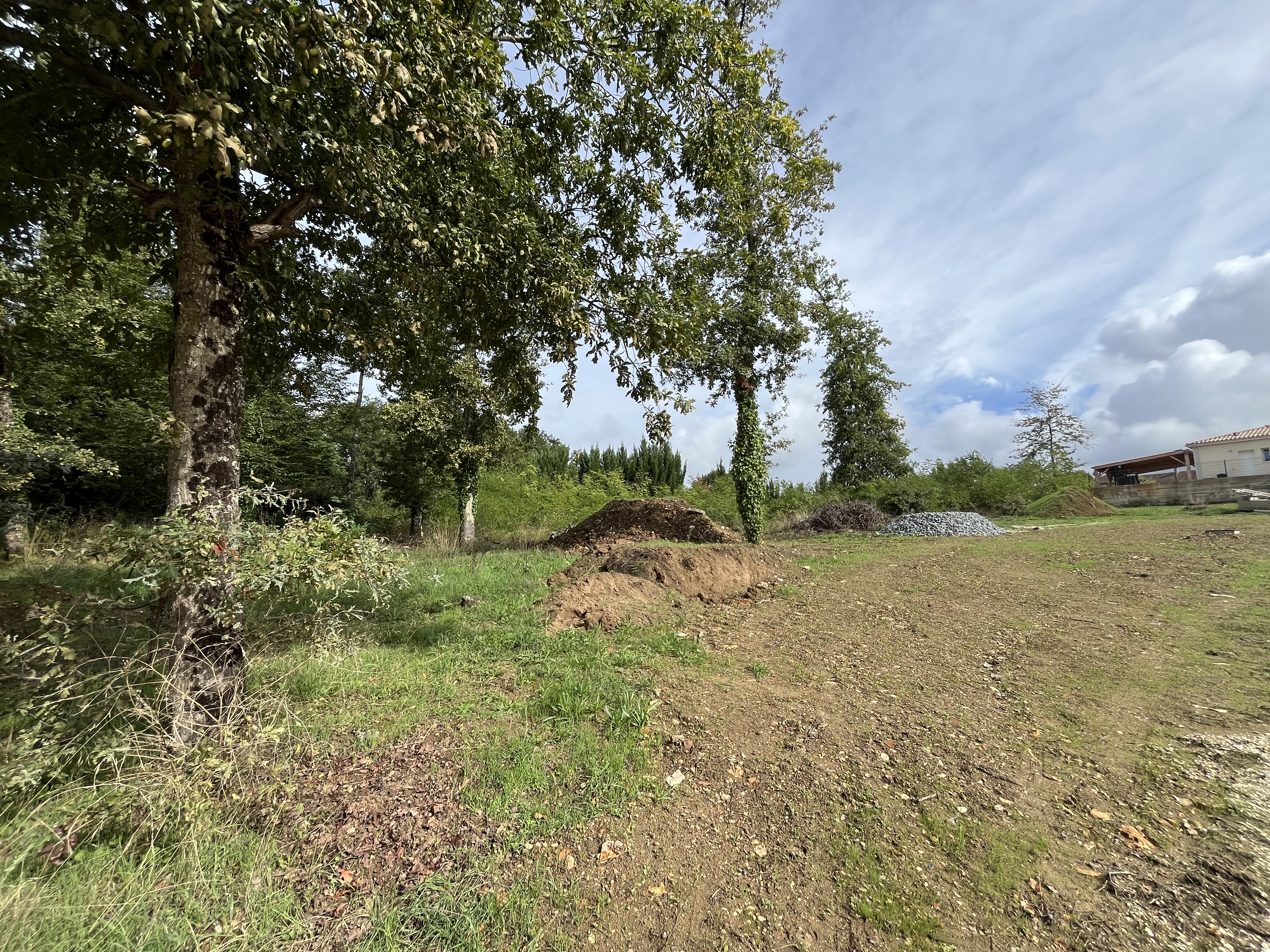 Photo 4 - Terrain constructible d’environ 2063m2
