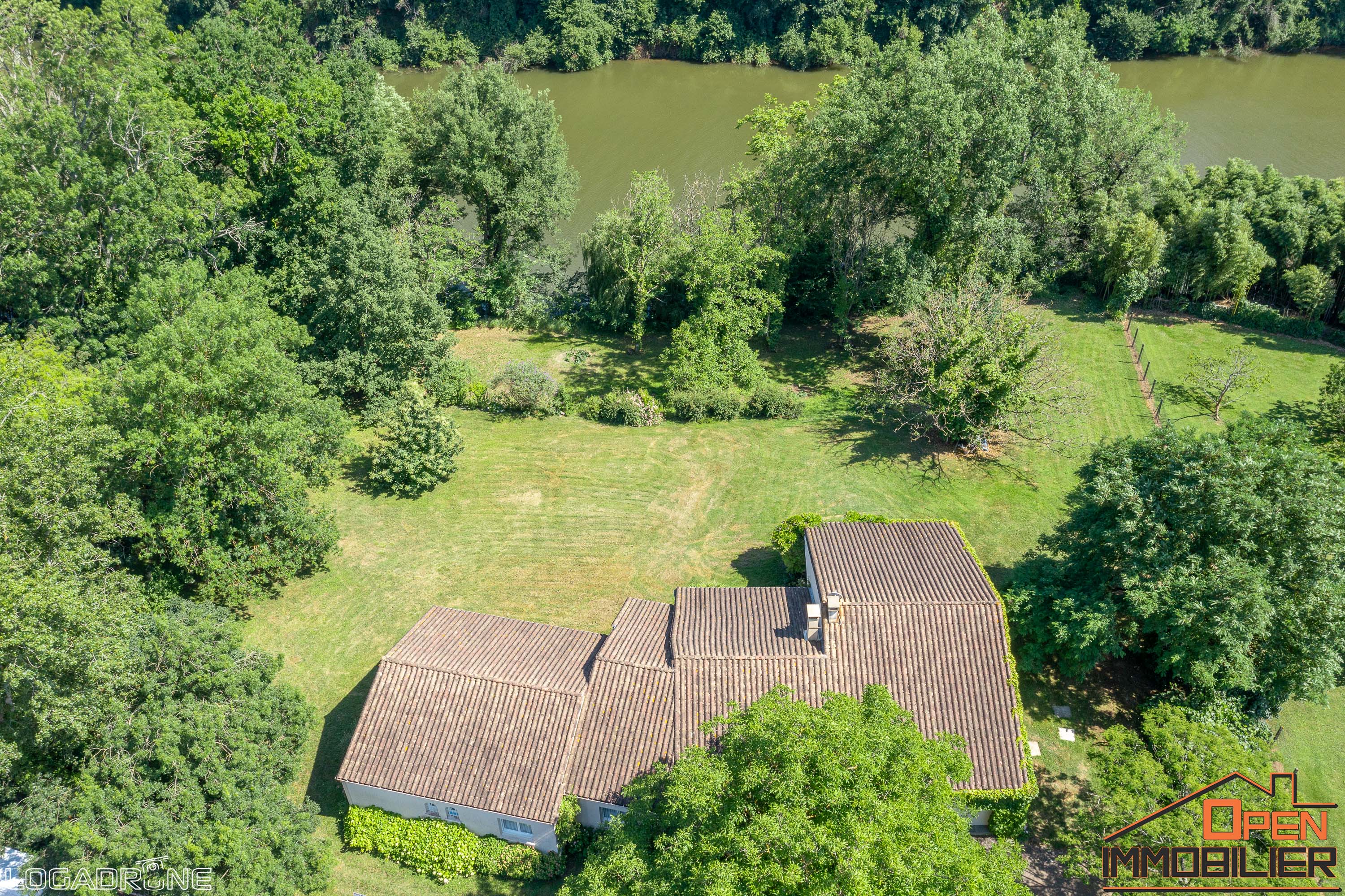 Photo 24 - MAISON DE TYPE 8 AU LEDAT DE 220M2 SUR UN TERRAIN DE 4400M2 AU BORD DU LOT