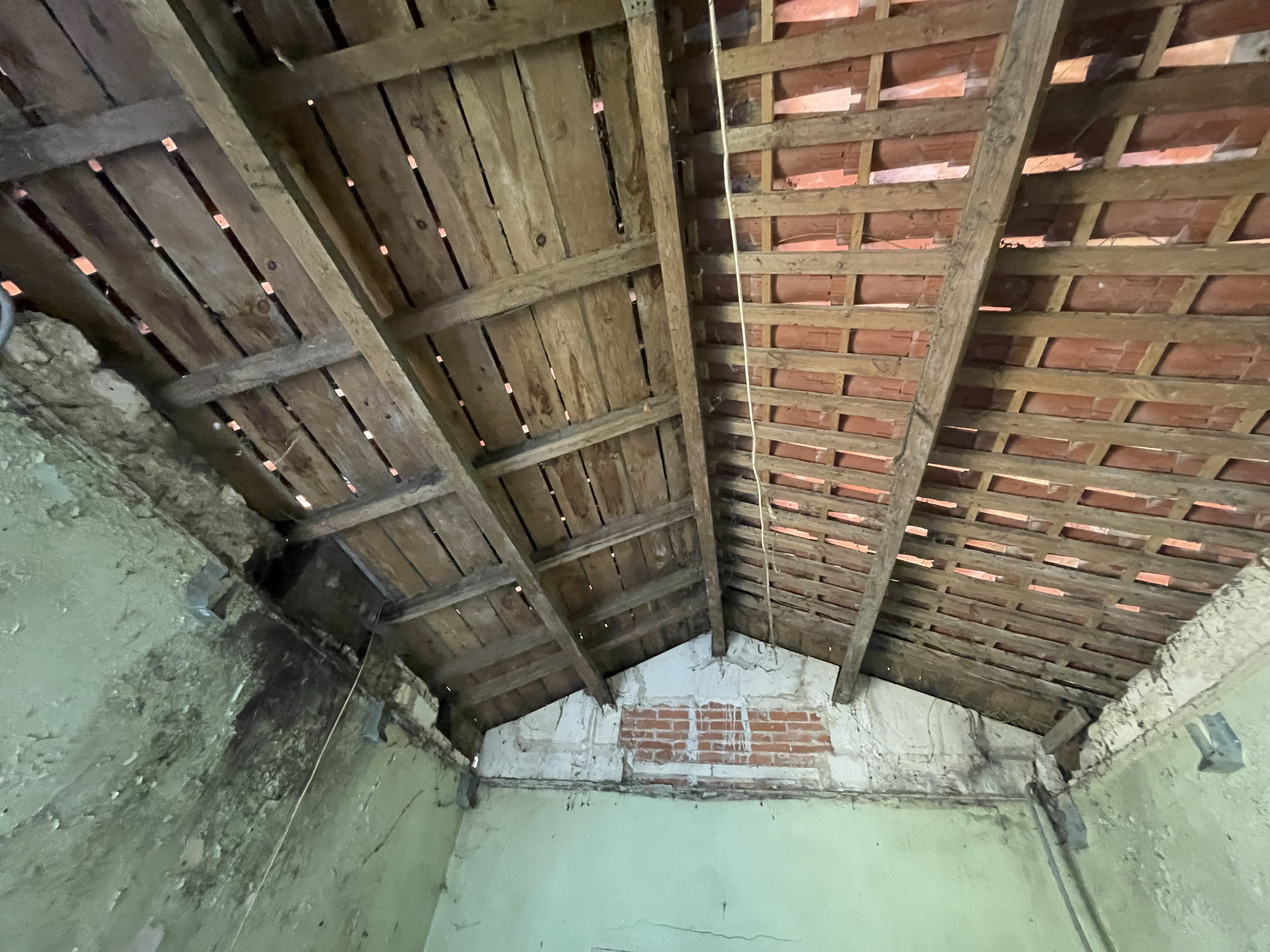 Maison en pierres à rénover - Photo 2