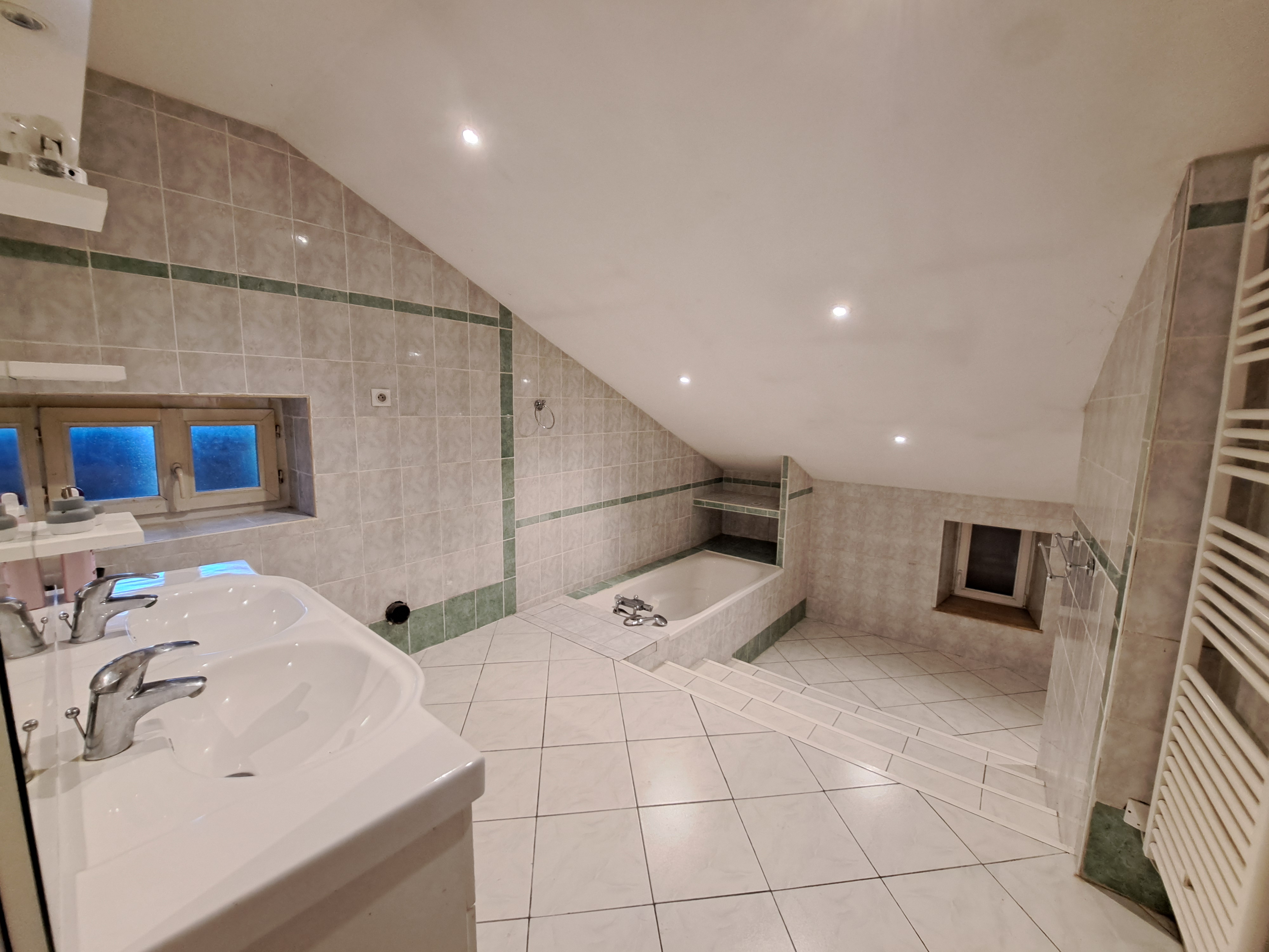 Photo 8 - Maison Charentaise avec dépendances attenantes, puits et jardin – 209 m² – 7 pièces – 2426 m²