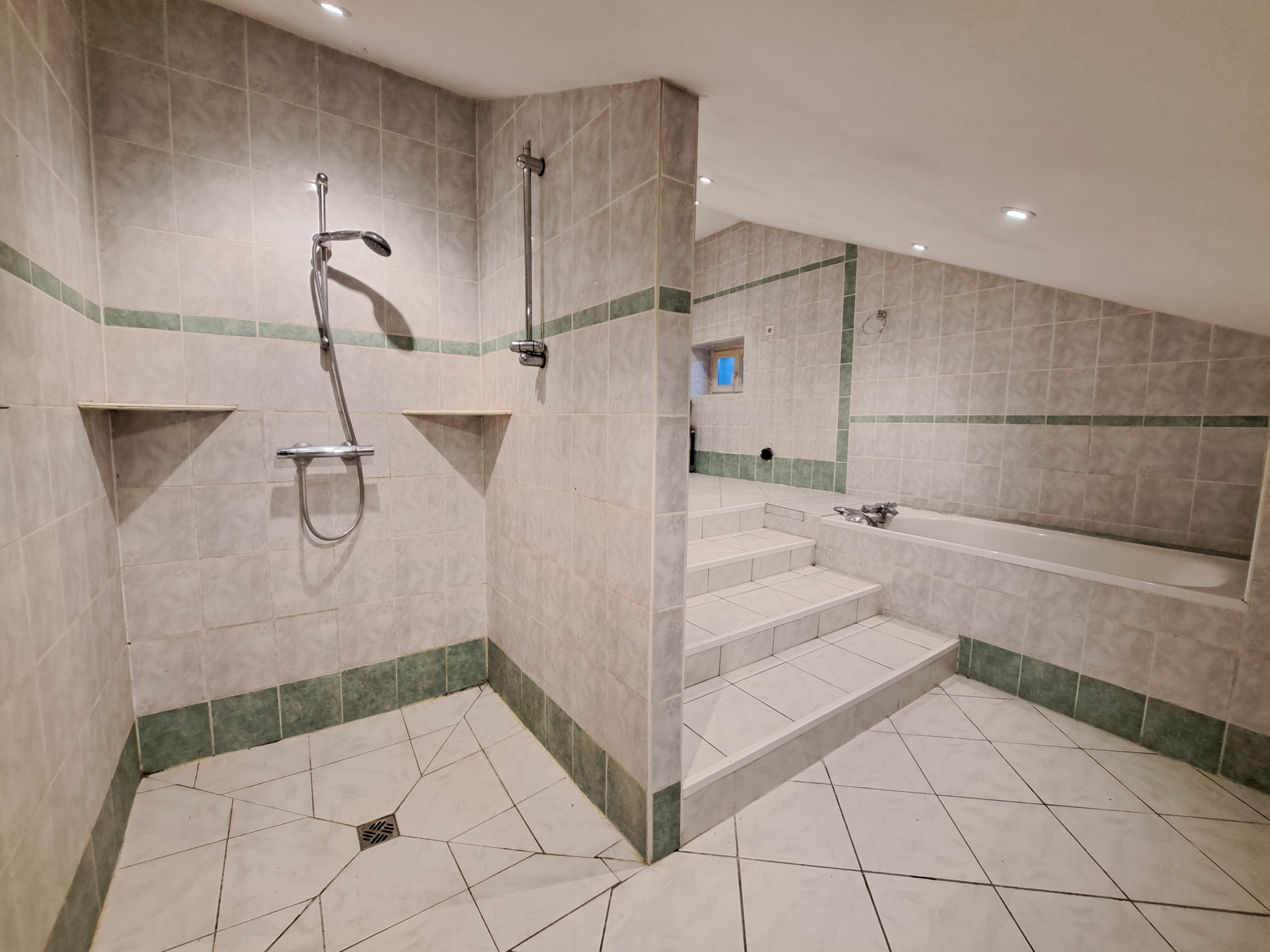 Photo 9 - Maison Charentaise avec dépendances attenantes, puits et jardin – 209 m² – 7 pièces – 2426 m²