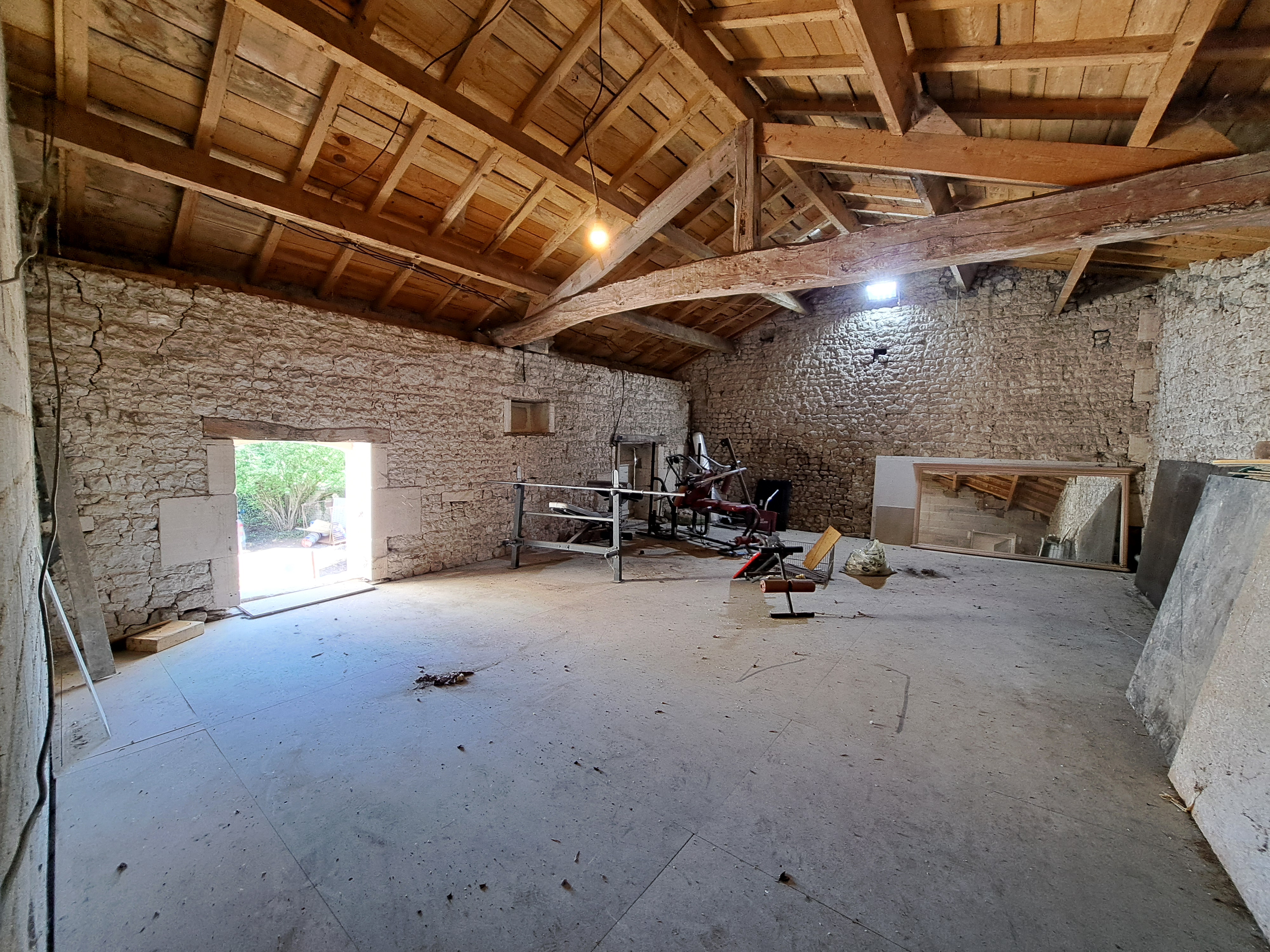 Photo 13 - Maison Charentaise avec dépendances attenantes, puits et jardin – 209 m² – 7 pièces – 2426 m²