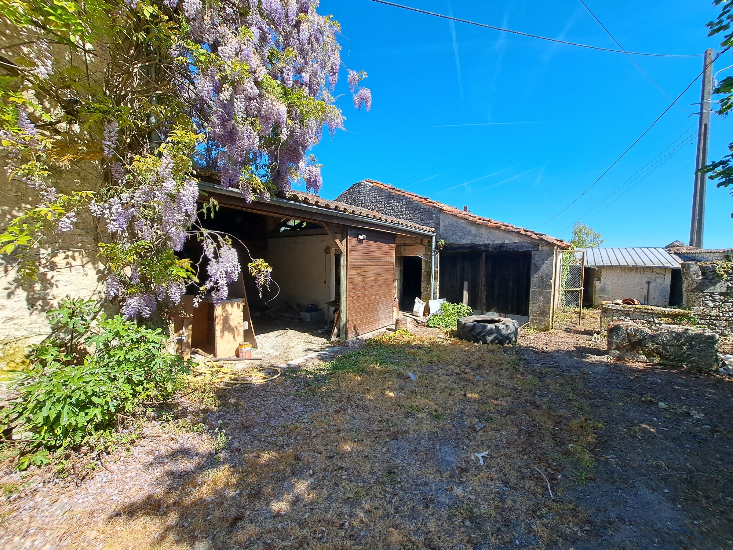 Photo 16 - Maison Charentaise avec dépendances attenantes, puits et jardin – 209 m² – 7 pièces – 2426 m²