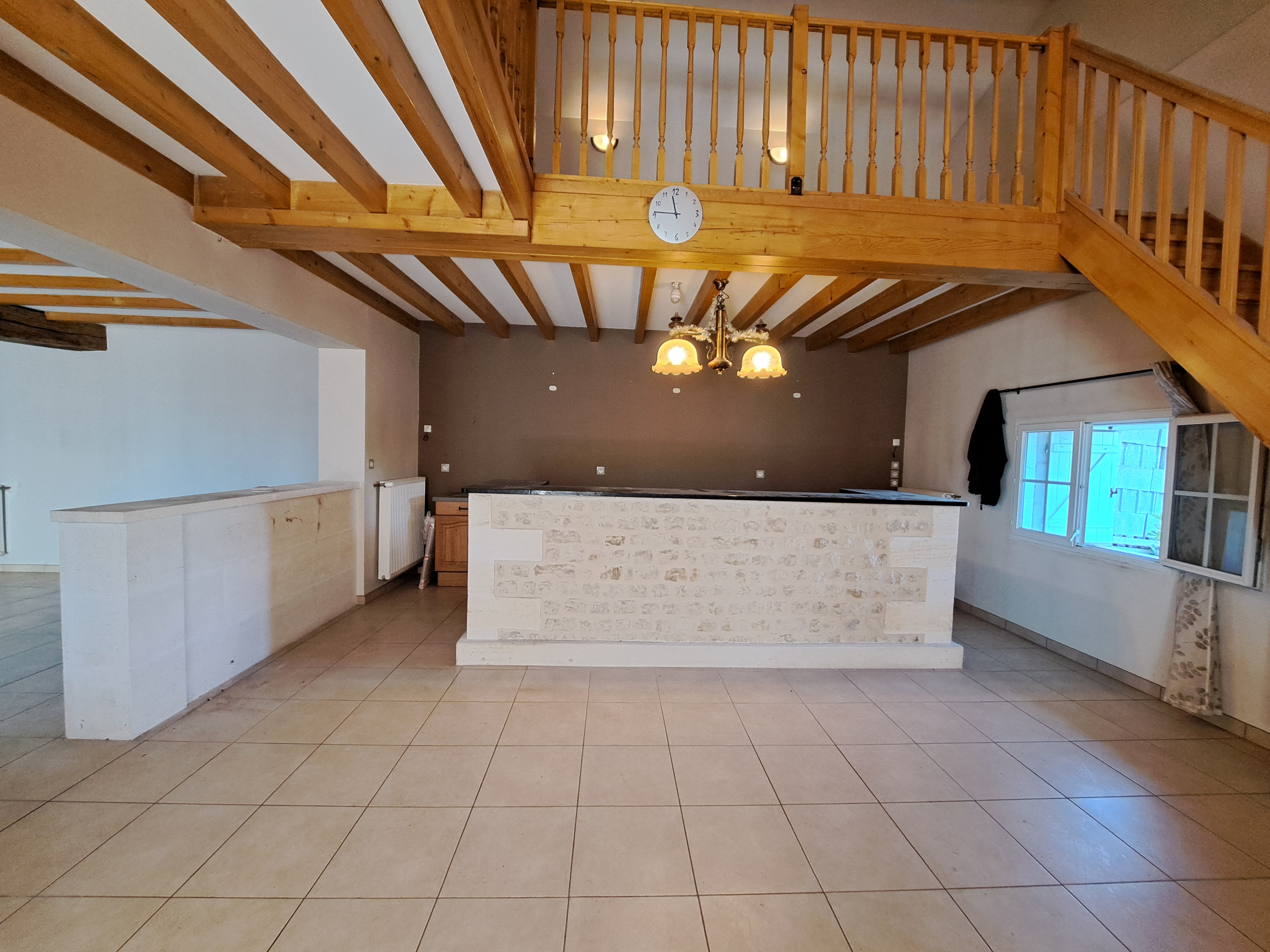 Maison Charentaise avec dépendances attenantes, puits et jardin - 209 m² - 7 pièces² - Photo 3